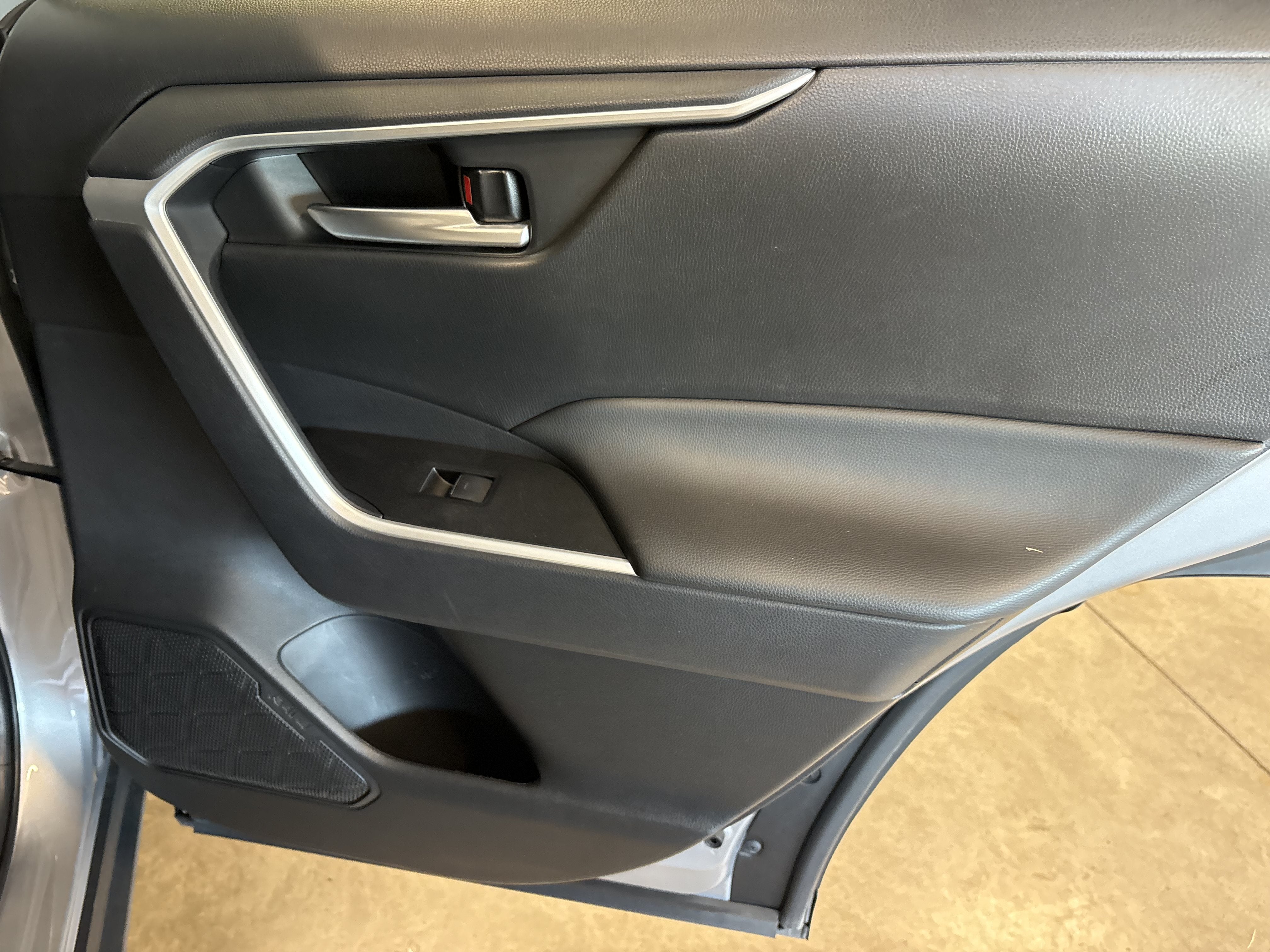 2025 Toyota RAV4 XLE FWD