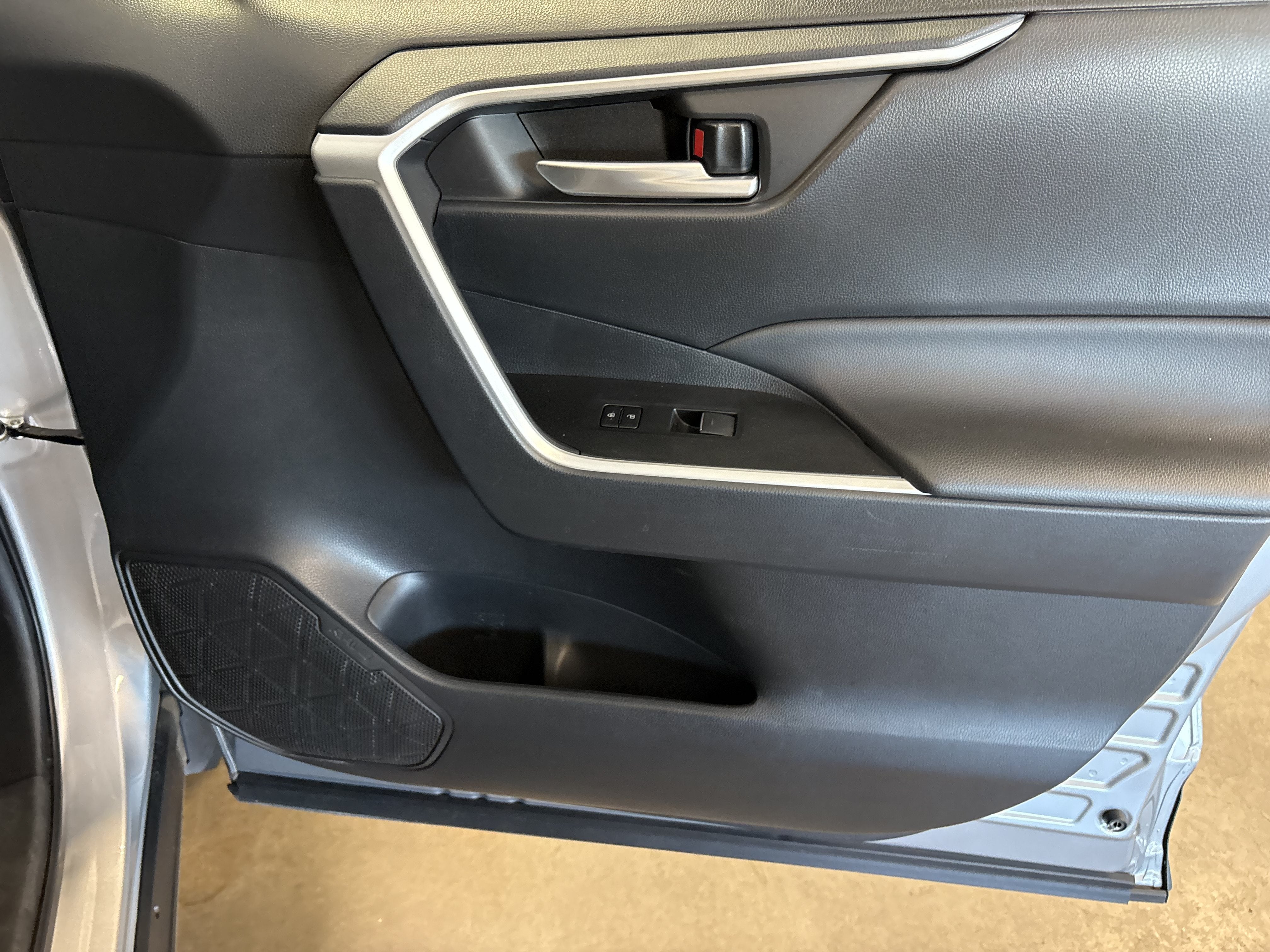 2025 Toyota RAV4 XLE FWD