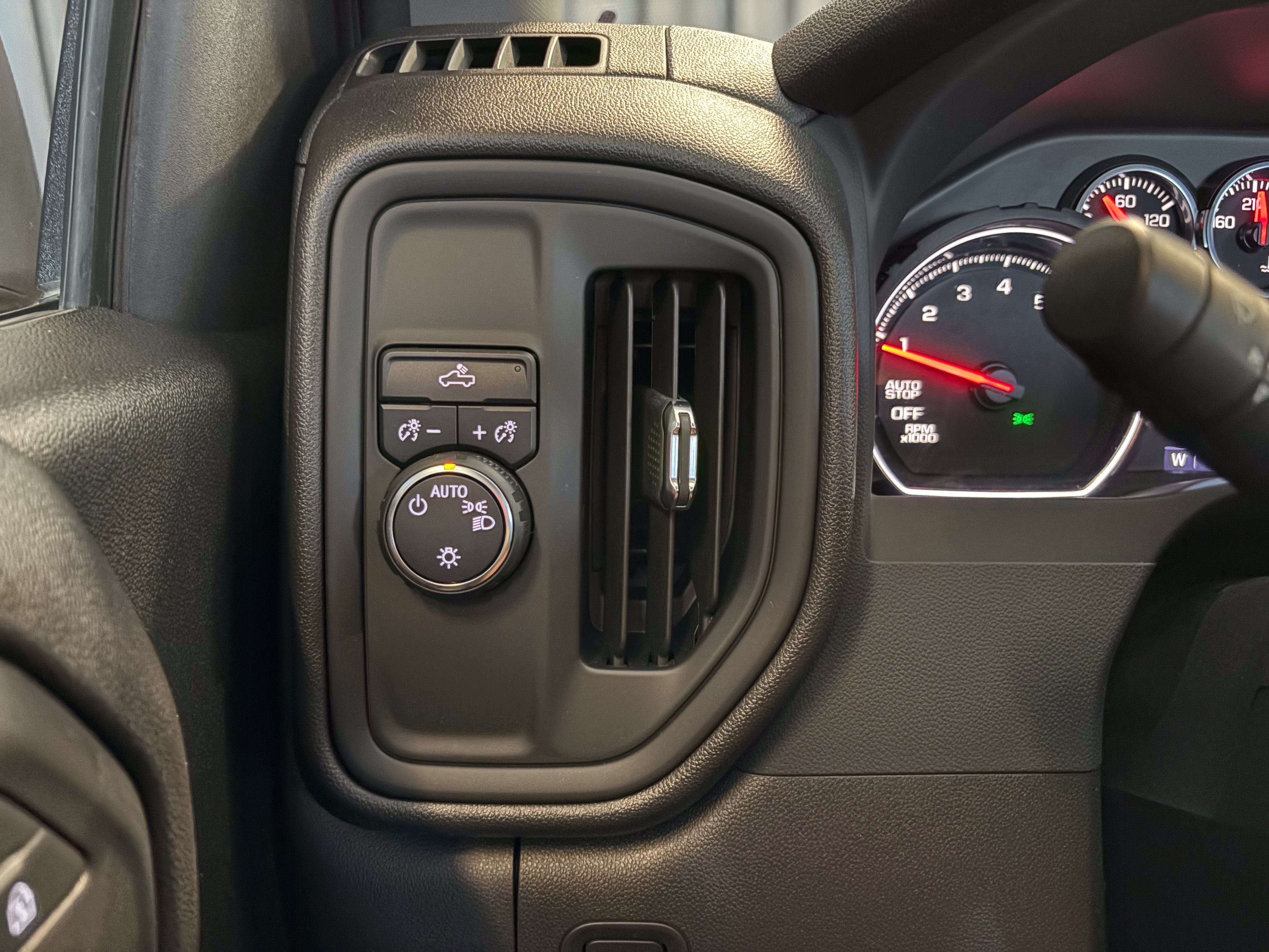 2022 Chevrolet Silverado 1500 LTD Custom RWD