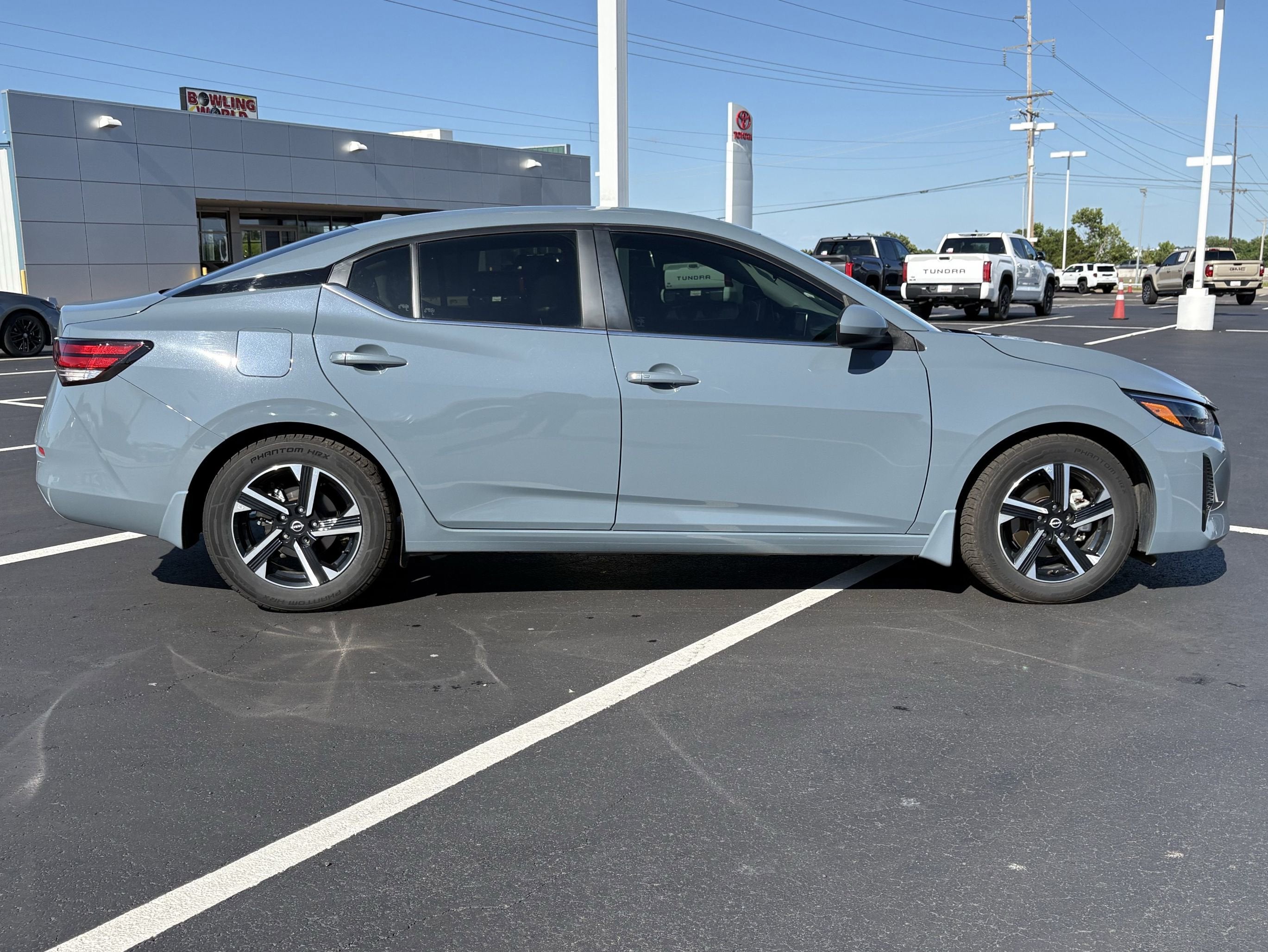 2025 Nissan Sentra SV FWD