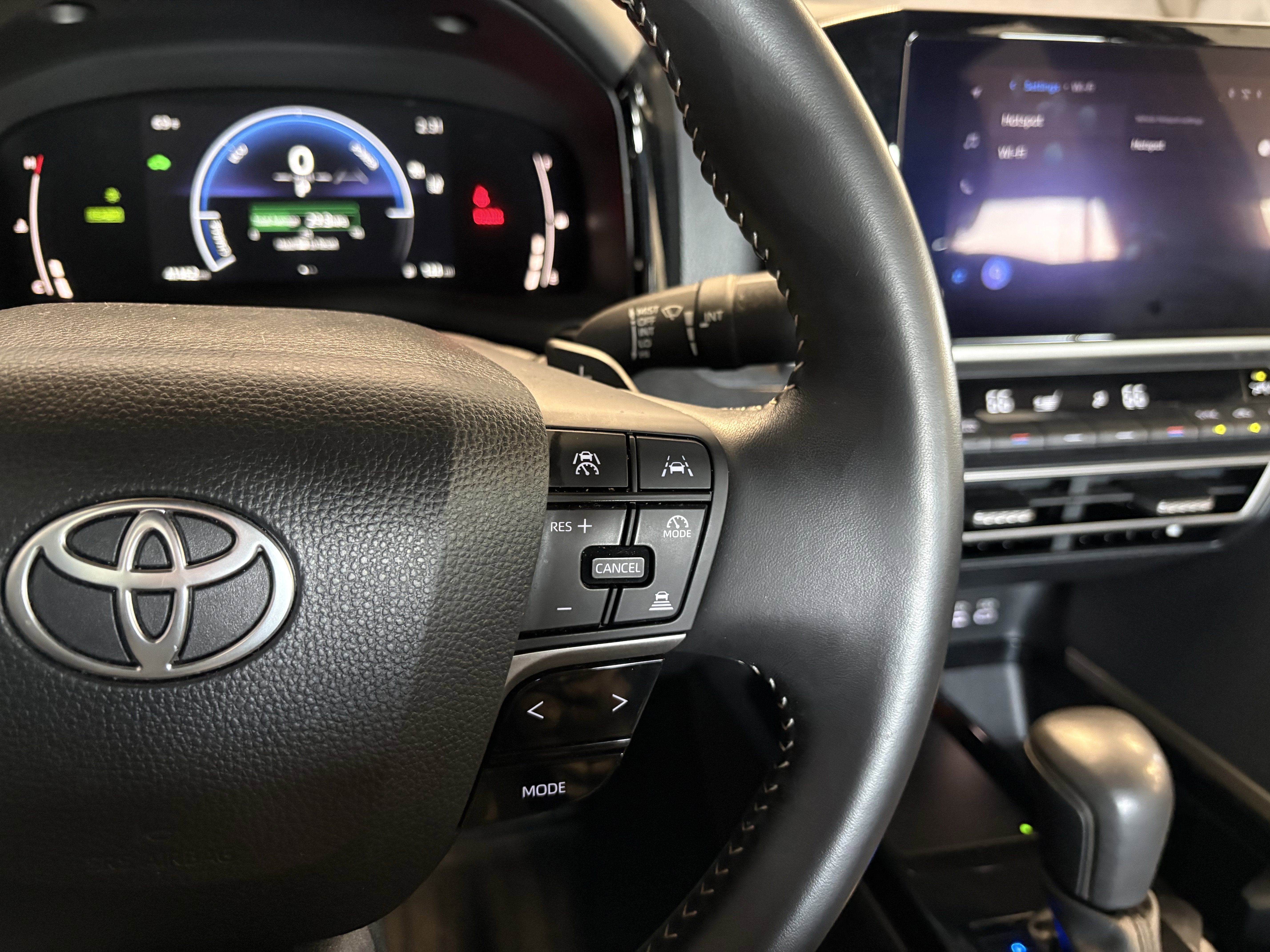 2025 Toyota Camry SE FWD