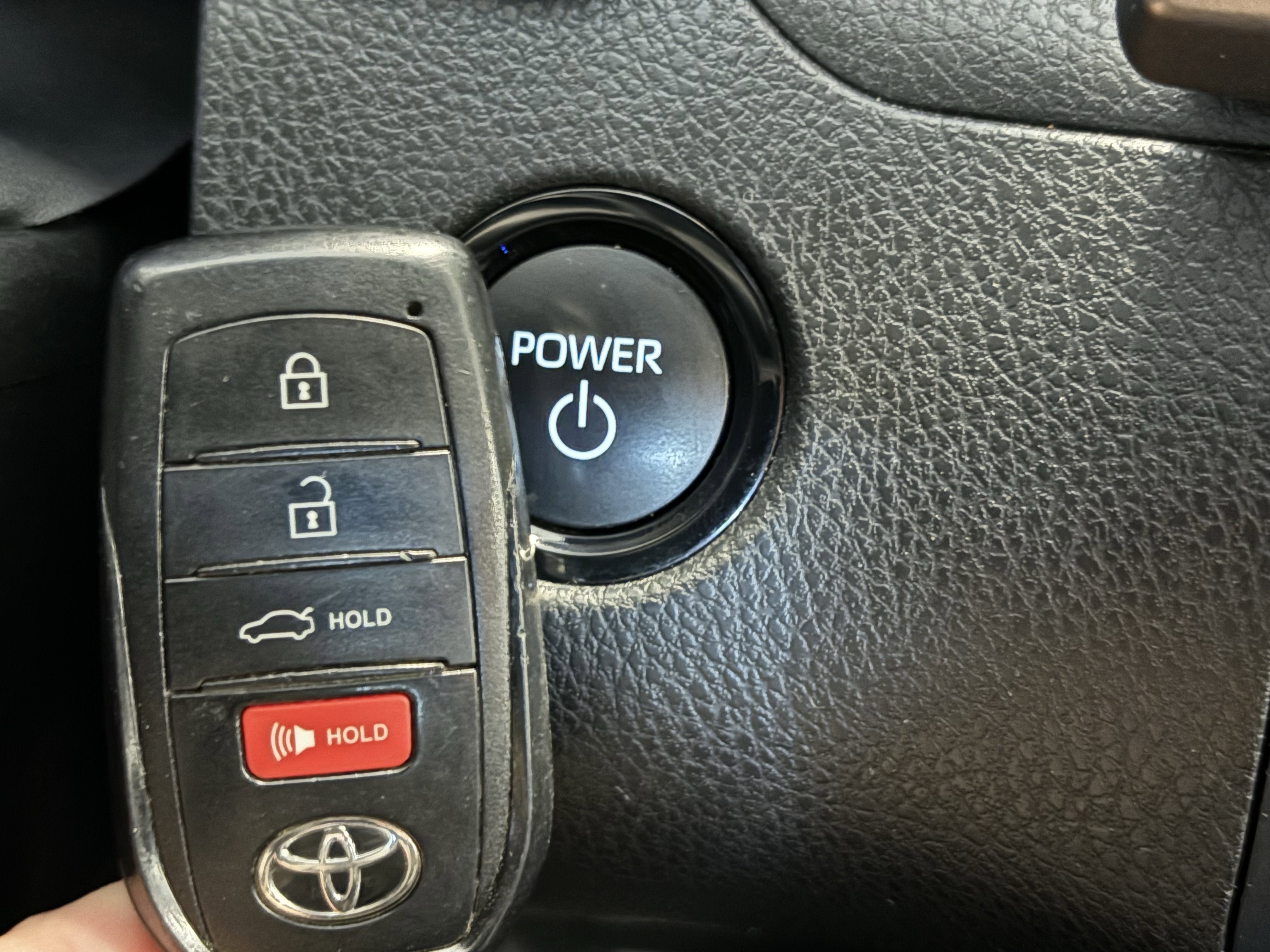 2025 Toyota Camry SE FWD