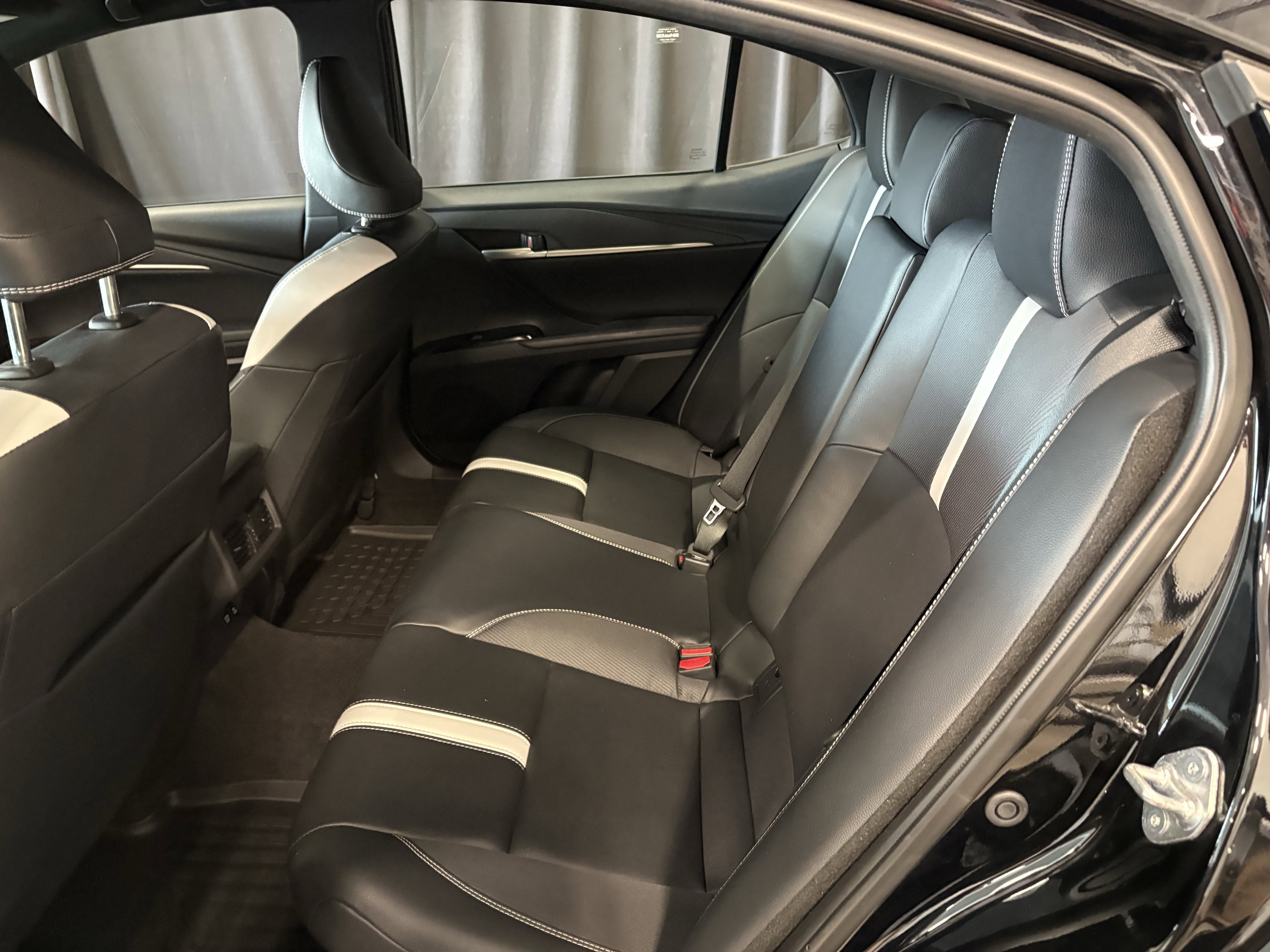 2025 Toyota Camry SE FWD