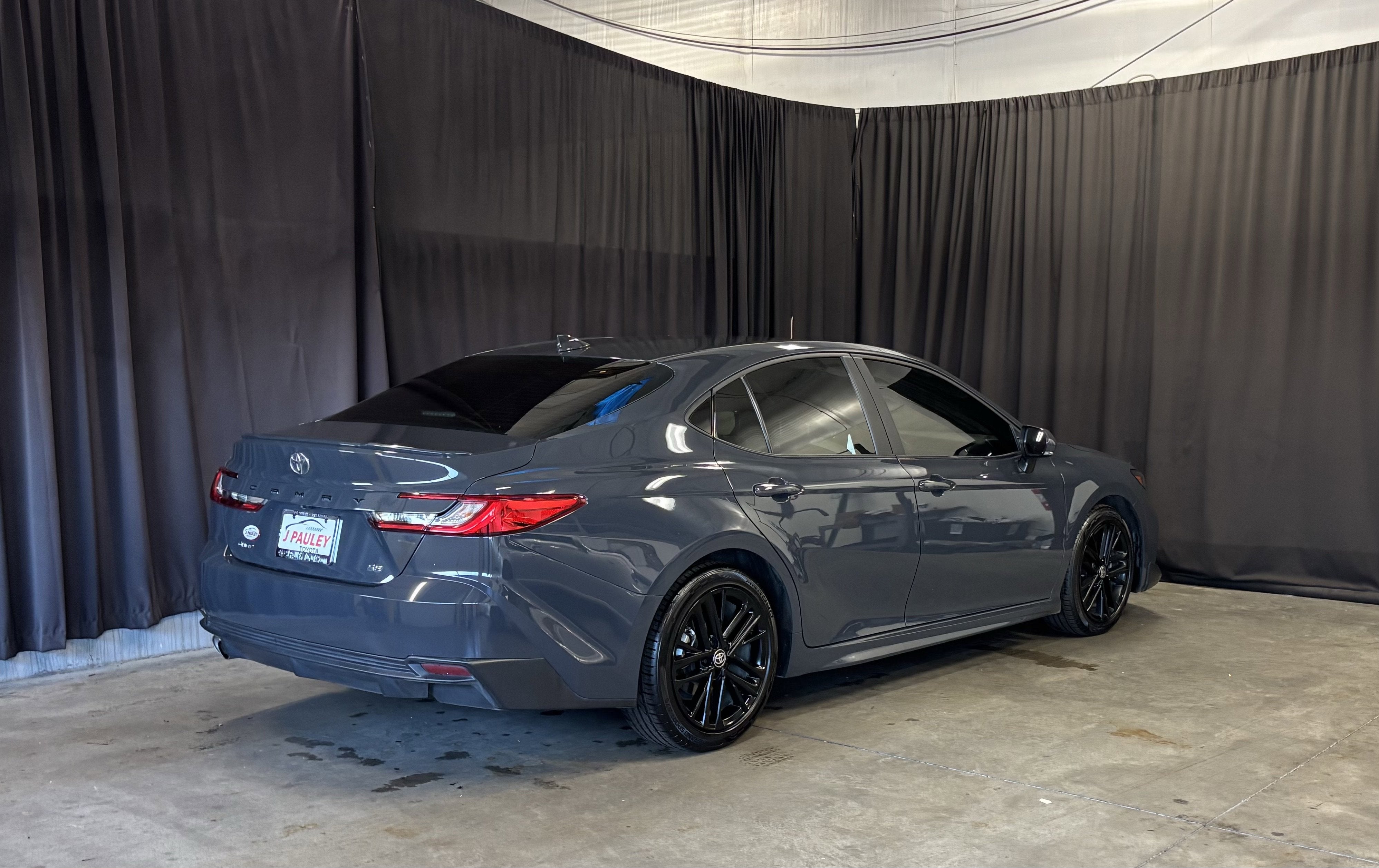 2025 Toyota Camry SE FWD