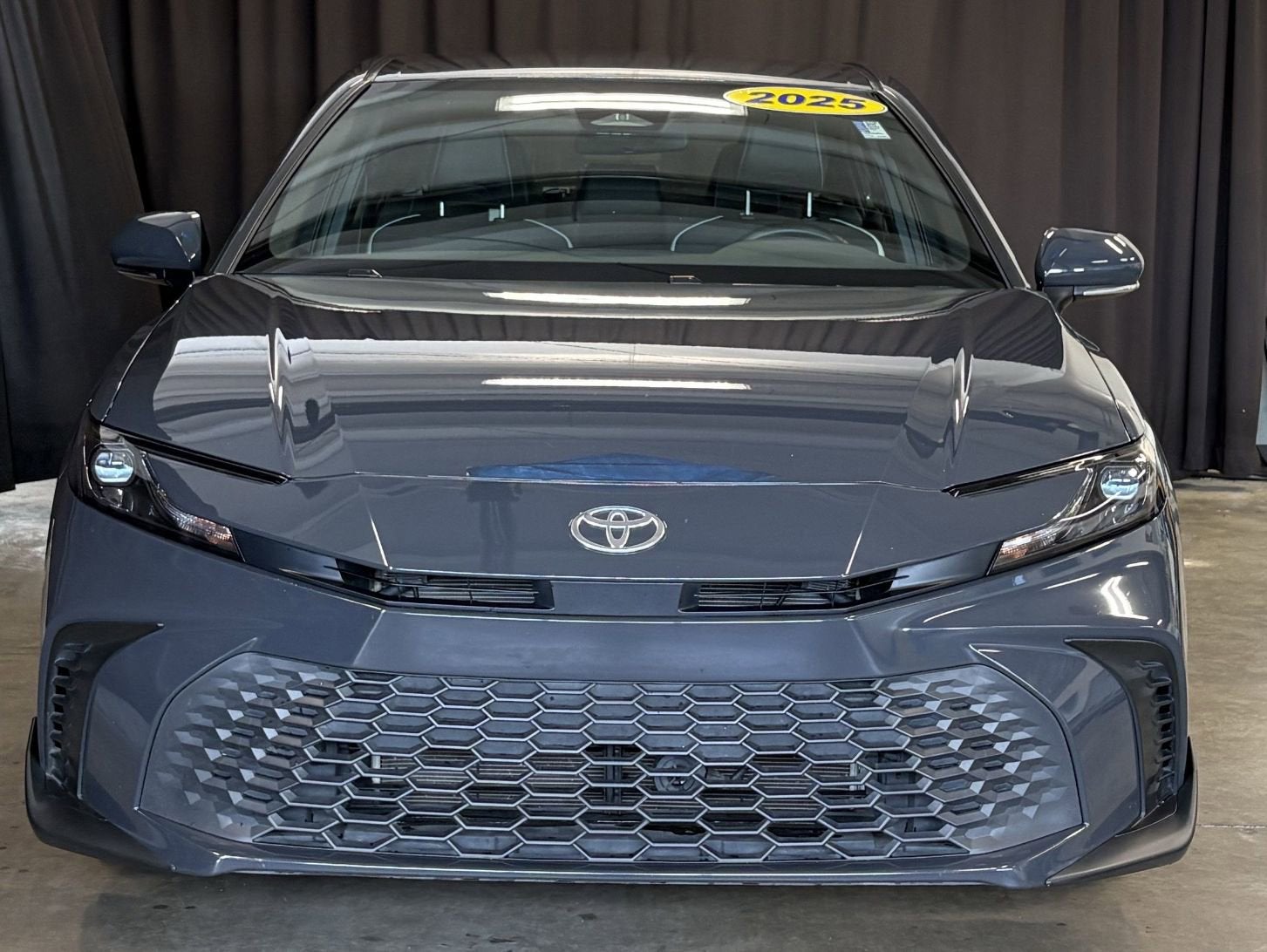 2025 Toyota Camry SE FWD