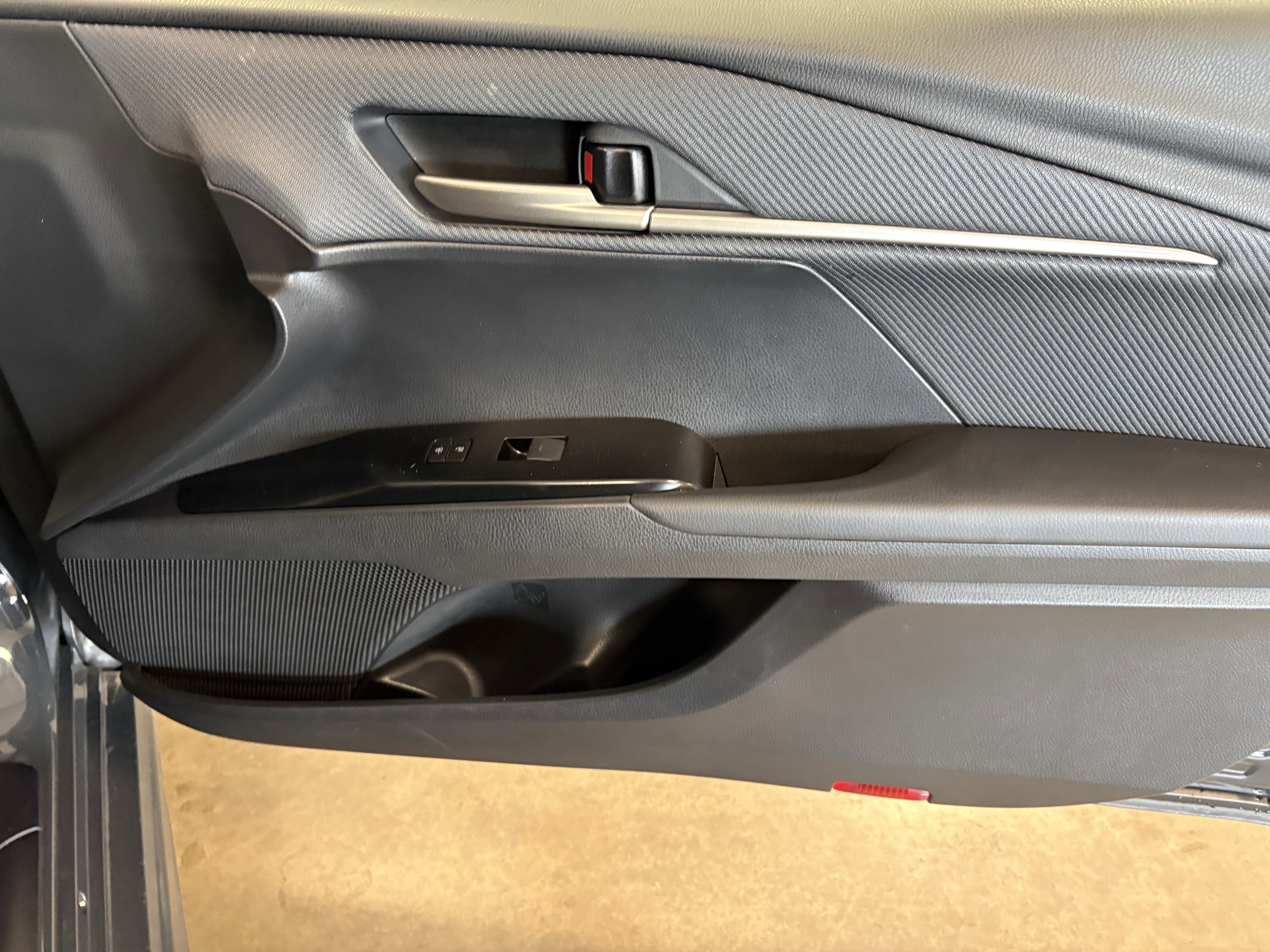 2025 Toyota Camry SE FWD