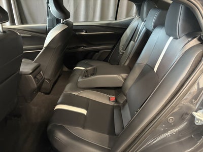 2025 Toyota Camry SE FWD