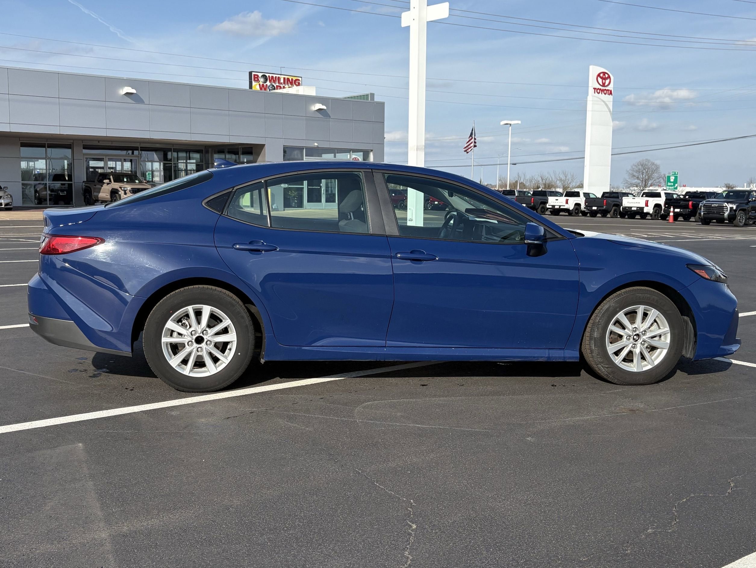 2025 Toyota Camry LE FWD