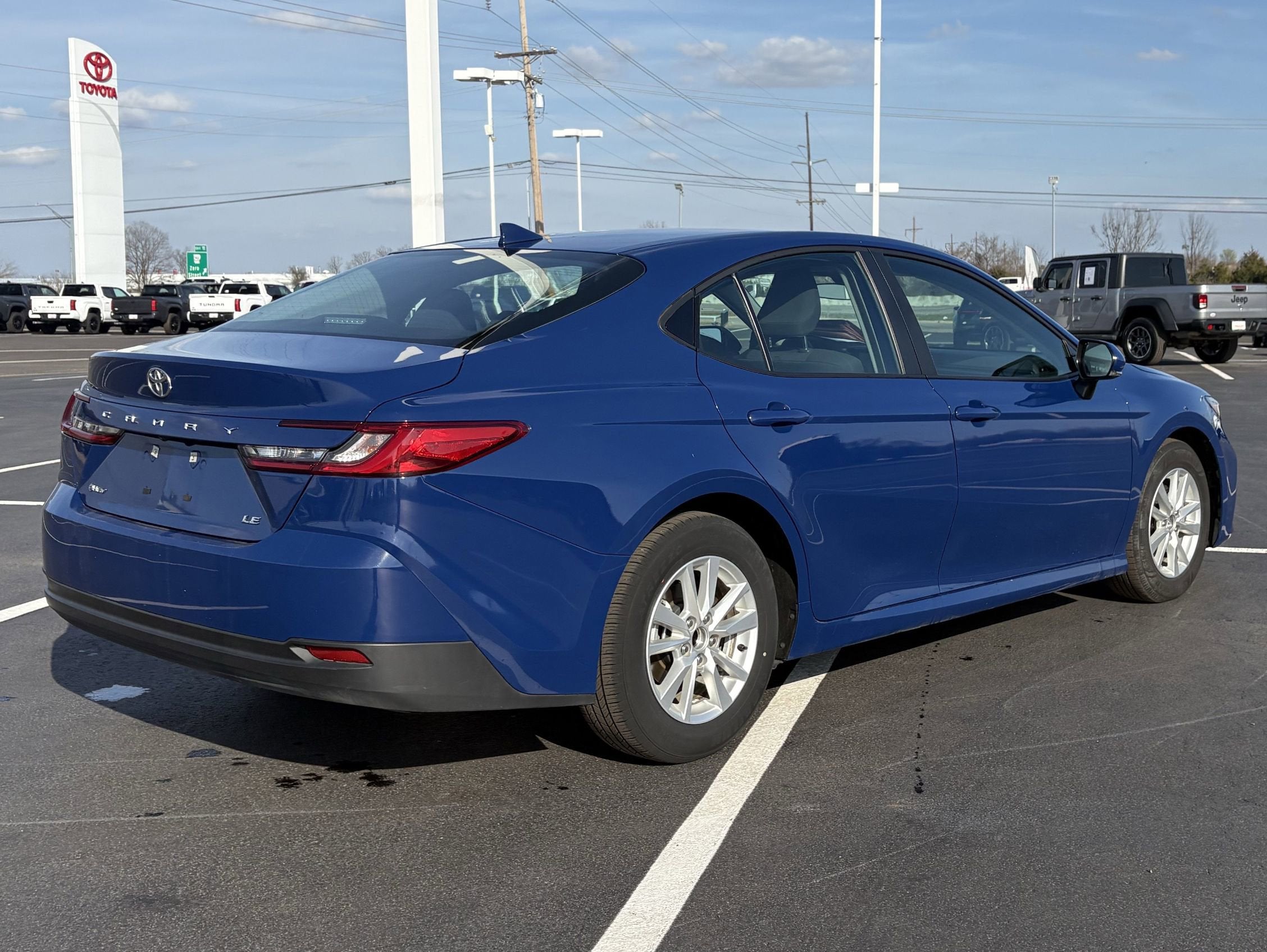 2025 Toyota Camry LE FWD