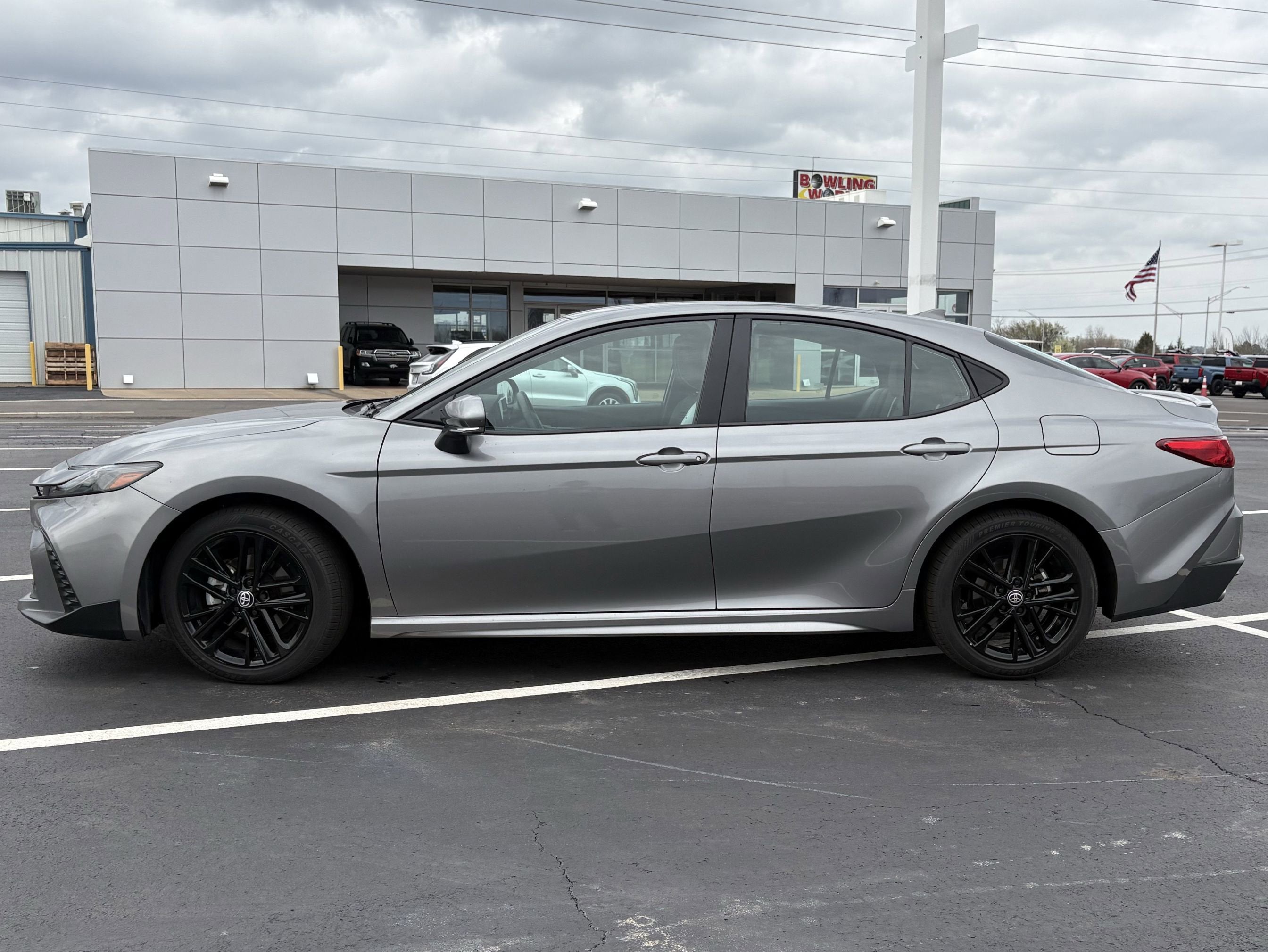 2025 Toyota Camry SE Hyb FWD