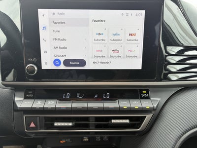 2025 Toyota Camry SE Hyb FWD