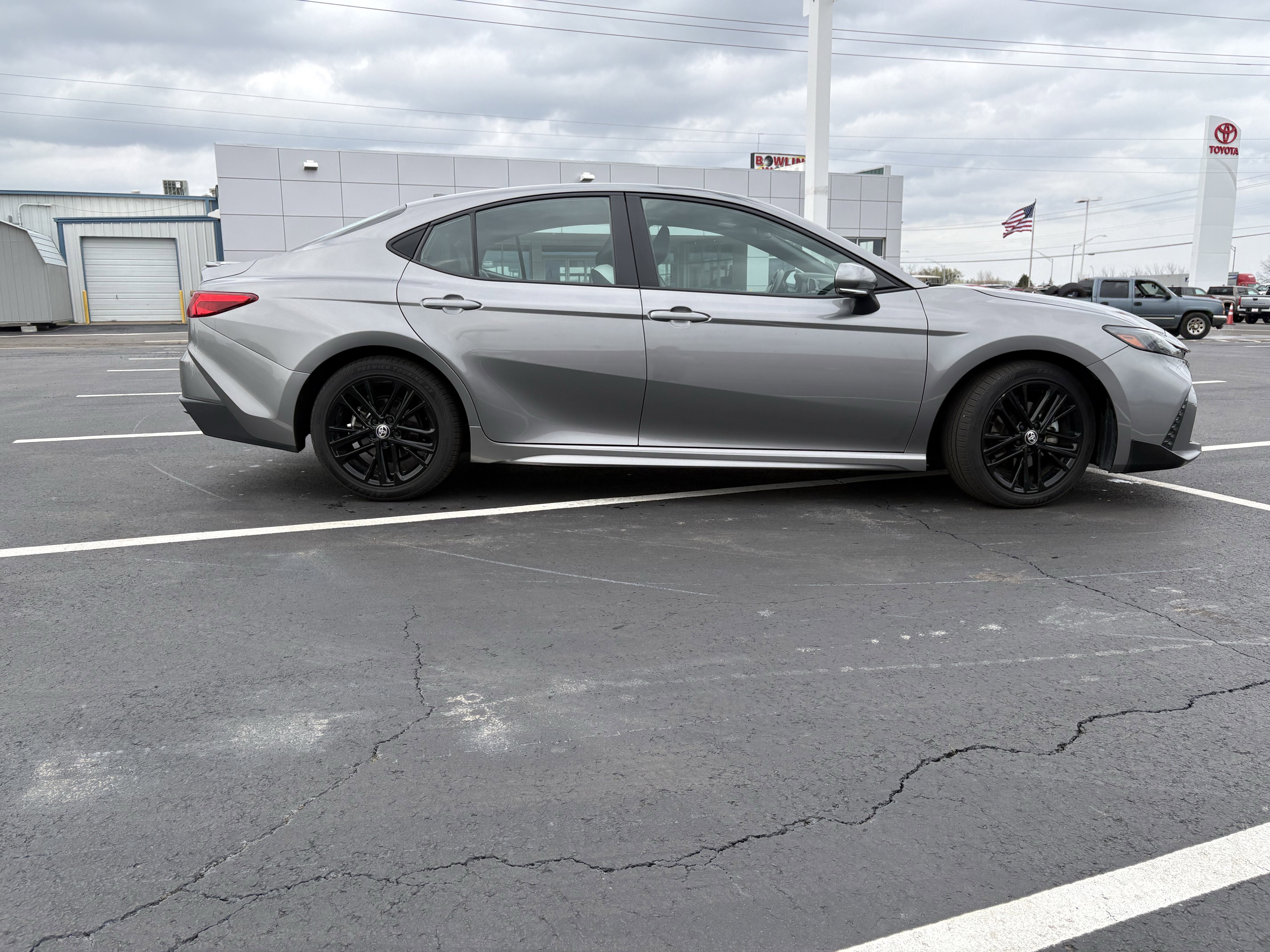 2025 Toyota Camry SE Hyb FWD