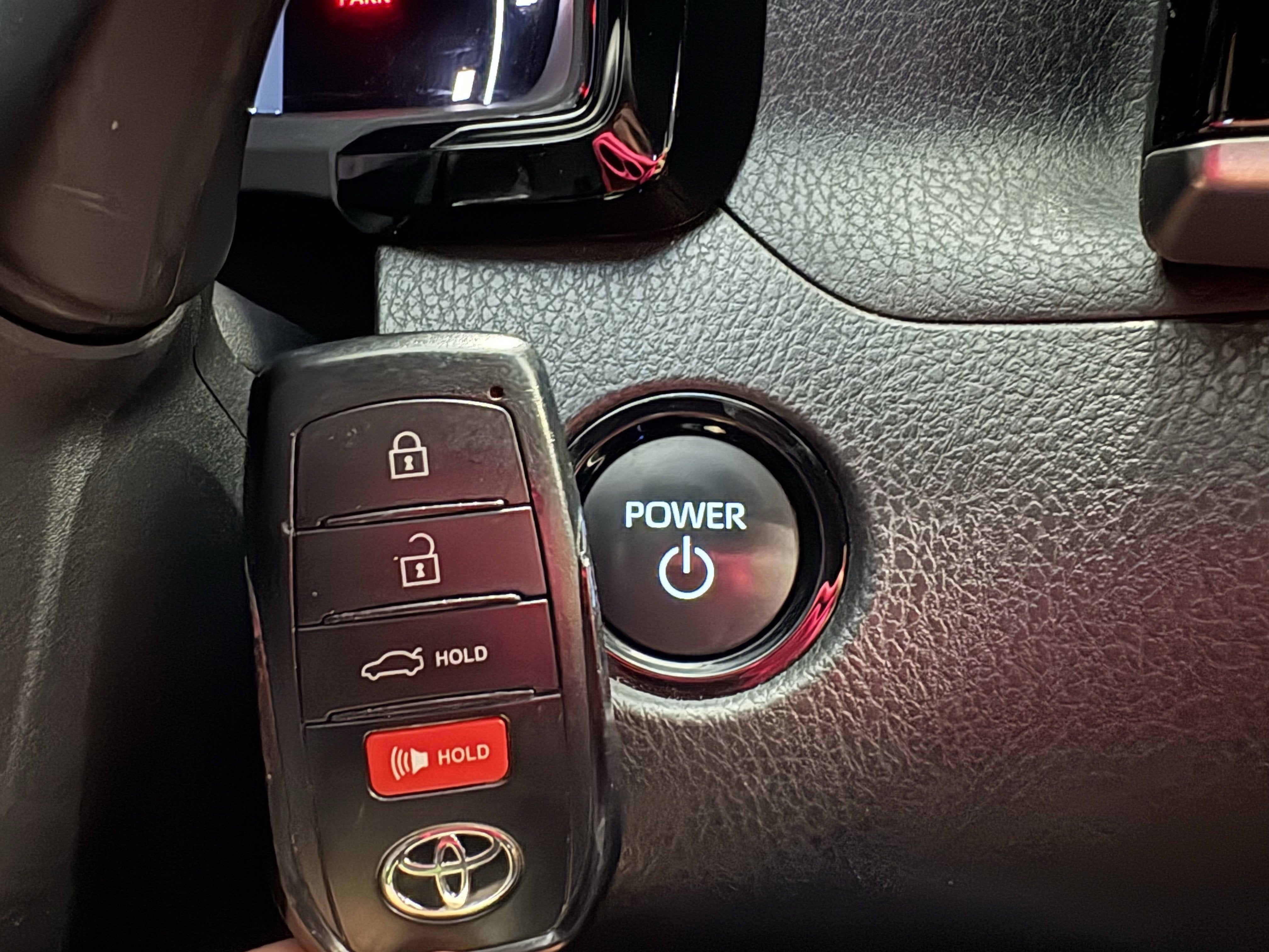 2025 Toyota Camry SE FWD