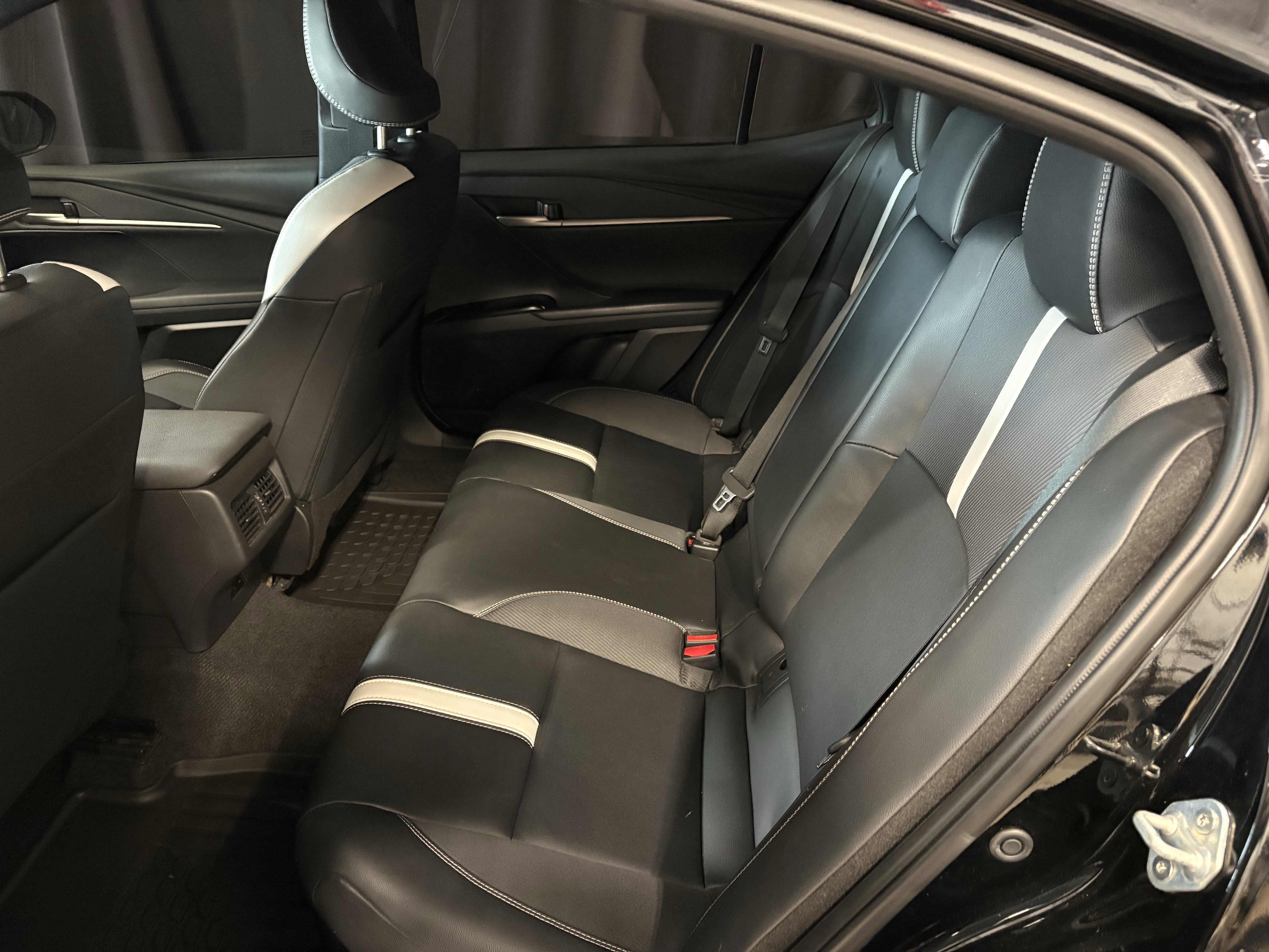 2025 Toyota Camry SE FWD