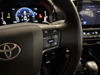 2025 Toyota Camry SE FWD