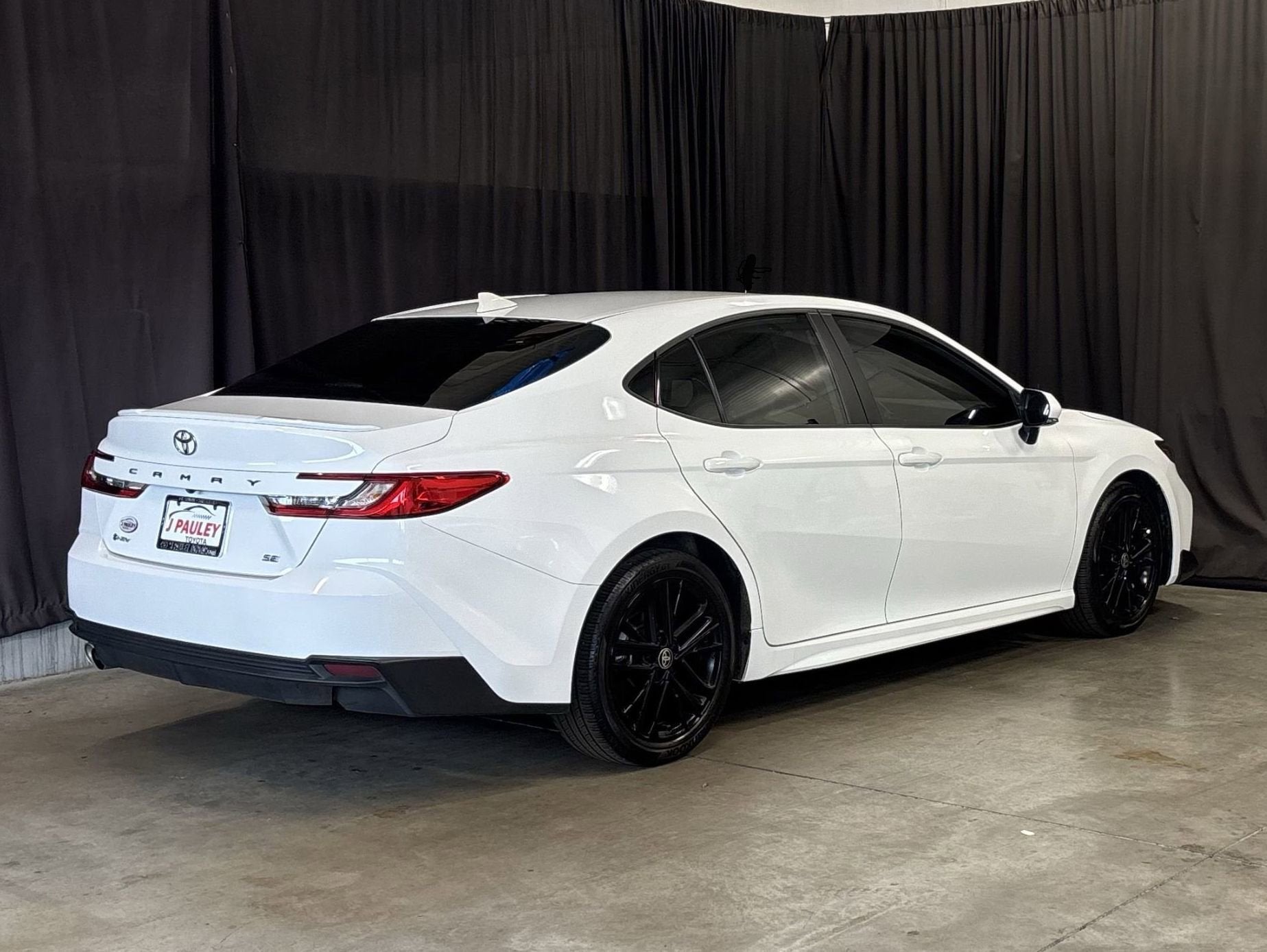 2025 Toyota Camry SE FWD