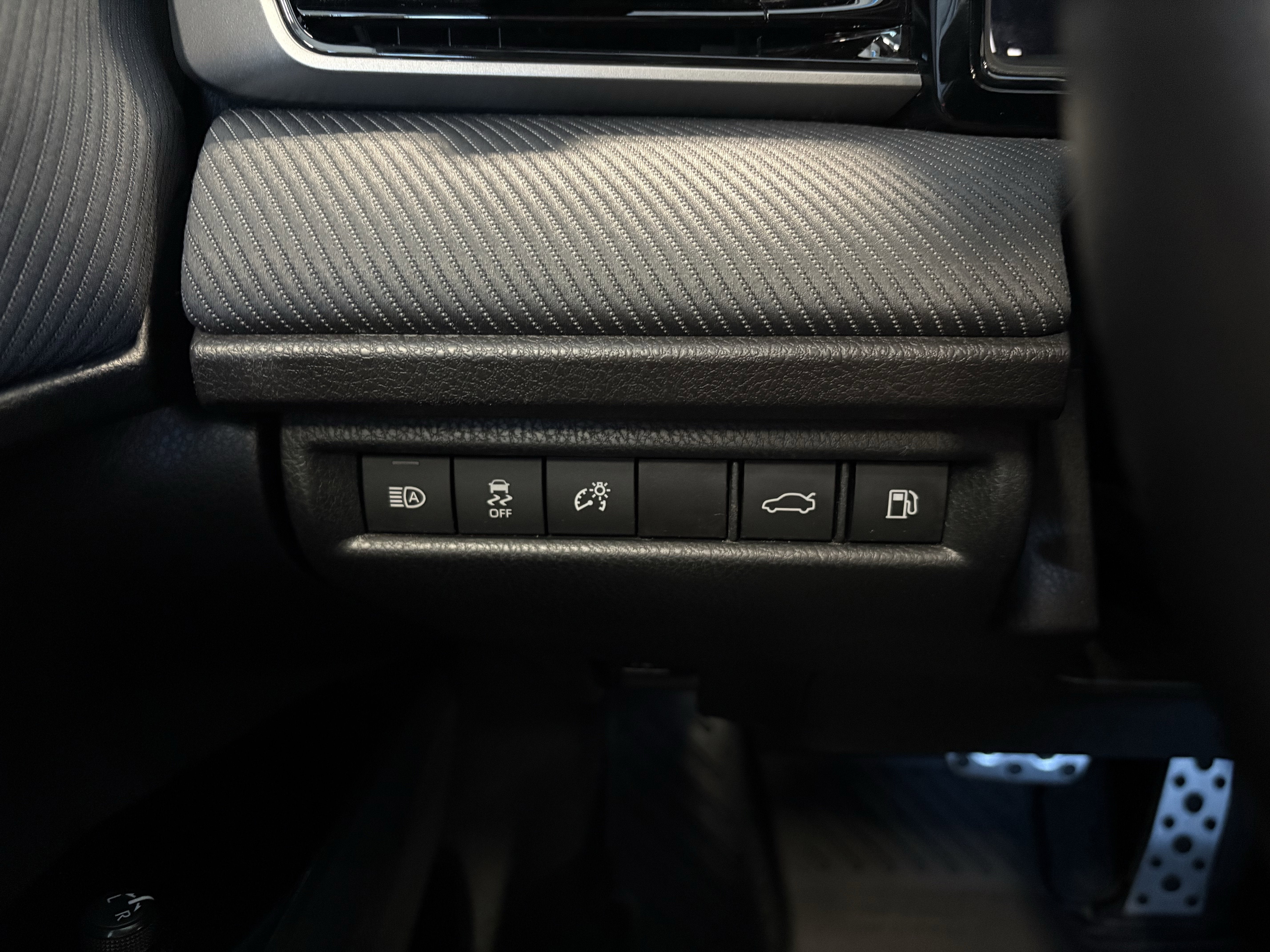 2025 Toyota Camry SE FWD