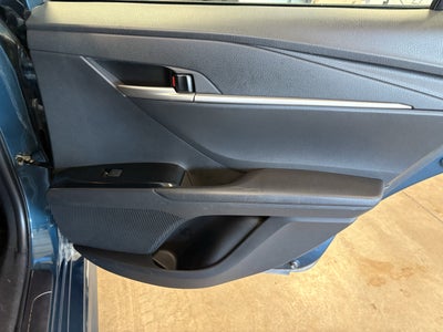 2025 Toyota Camry SE FWD