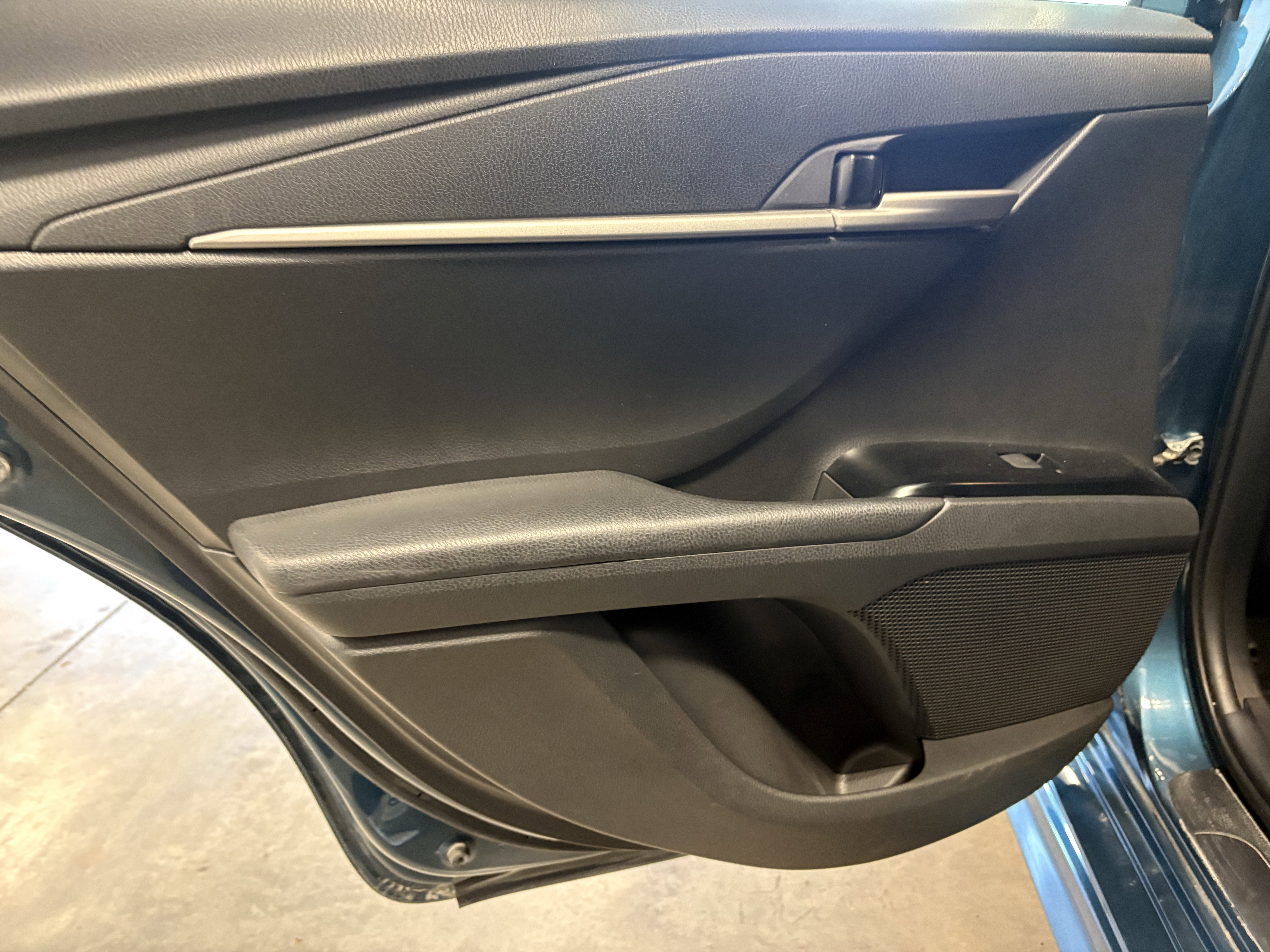 2025 Toyota Camry SE FWD