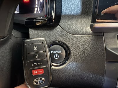 2025 Toyota Camry SE FWD