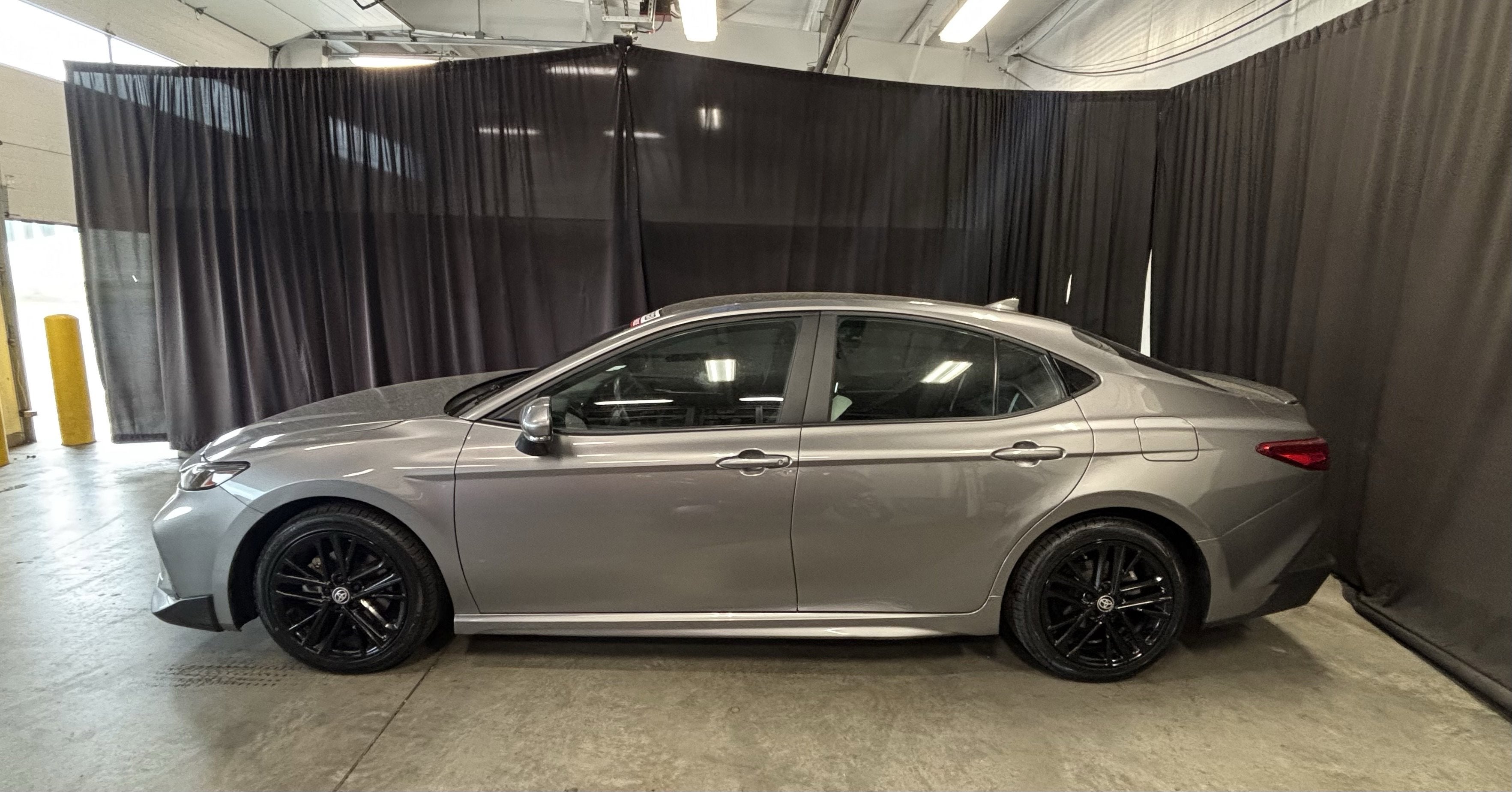 2025 Toyota Camry SE FWD