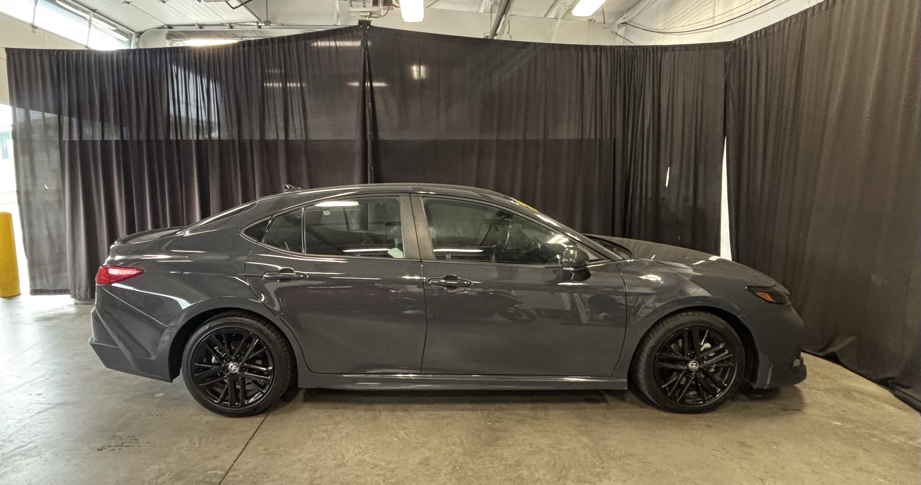 2025 Toyota Camry SE FWD