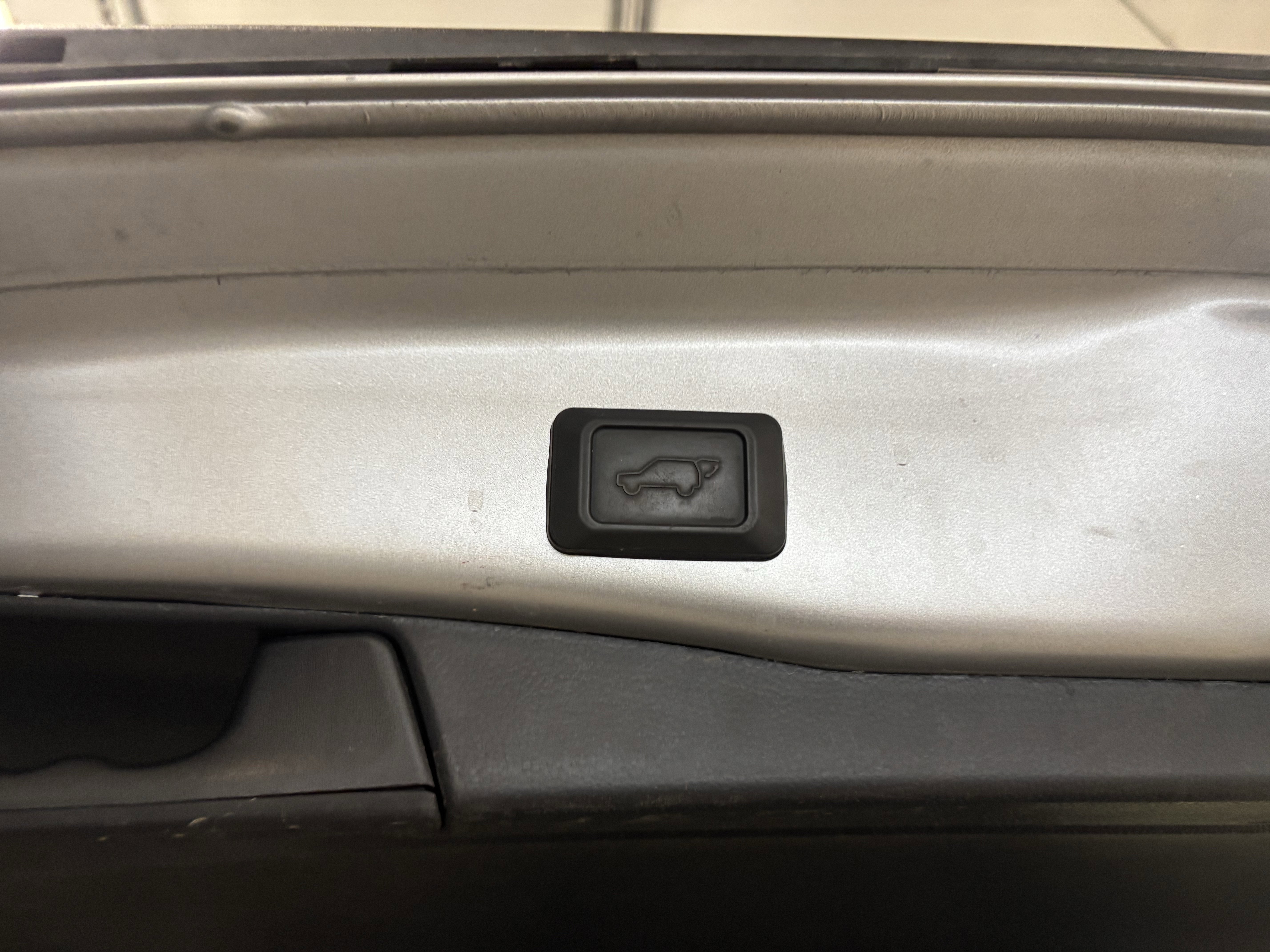 2022 Toyota RAV4 Hybrid XLE Premium AWD