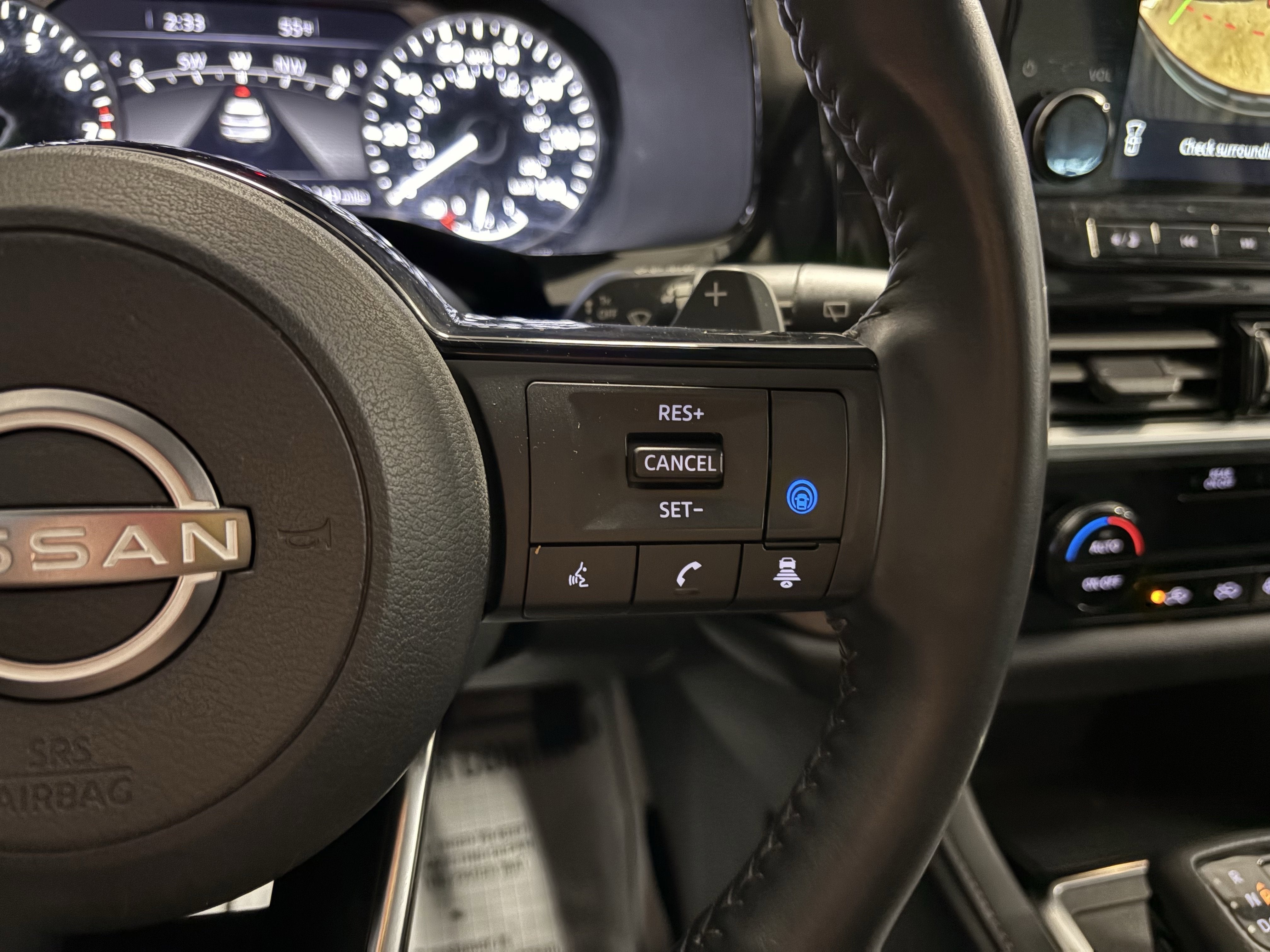 2023 Nissan Pathfinder SL 4WD