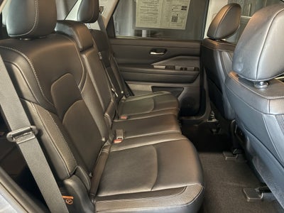 2023 Nissan Pathfinder SL 4WD