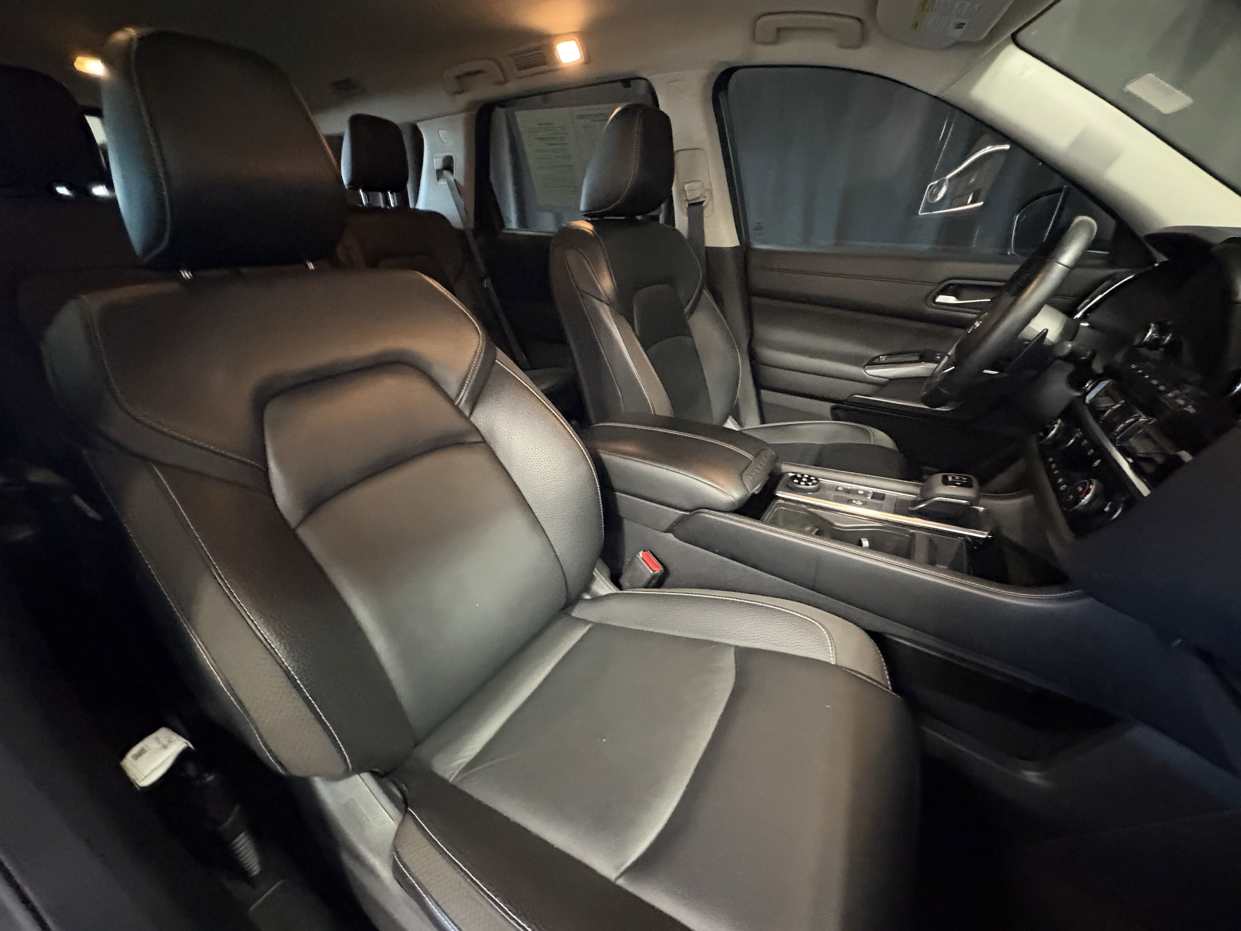 2023 Nissan Pathfinder SL 4WD