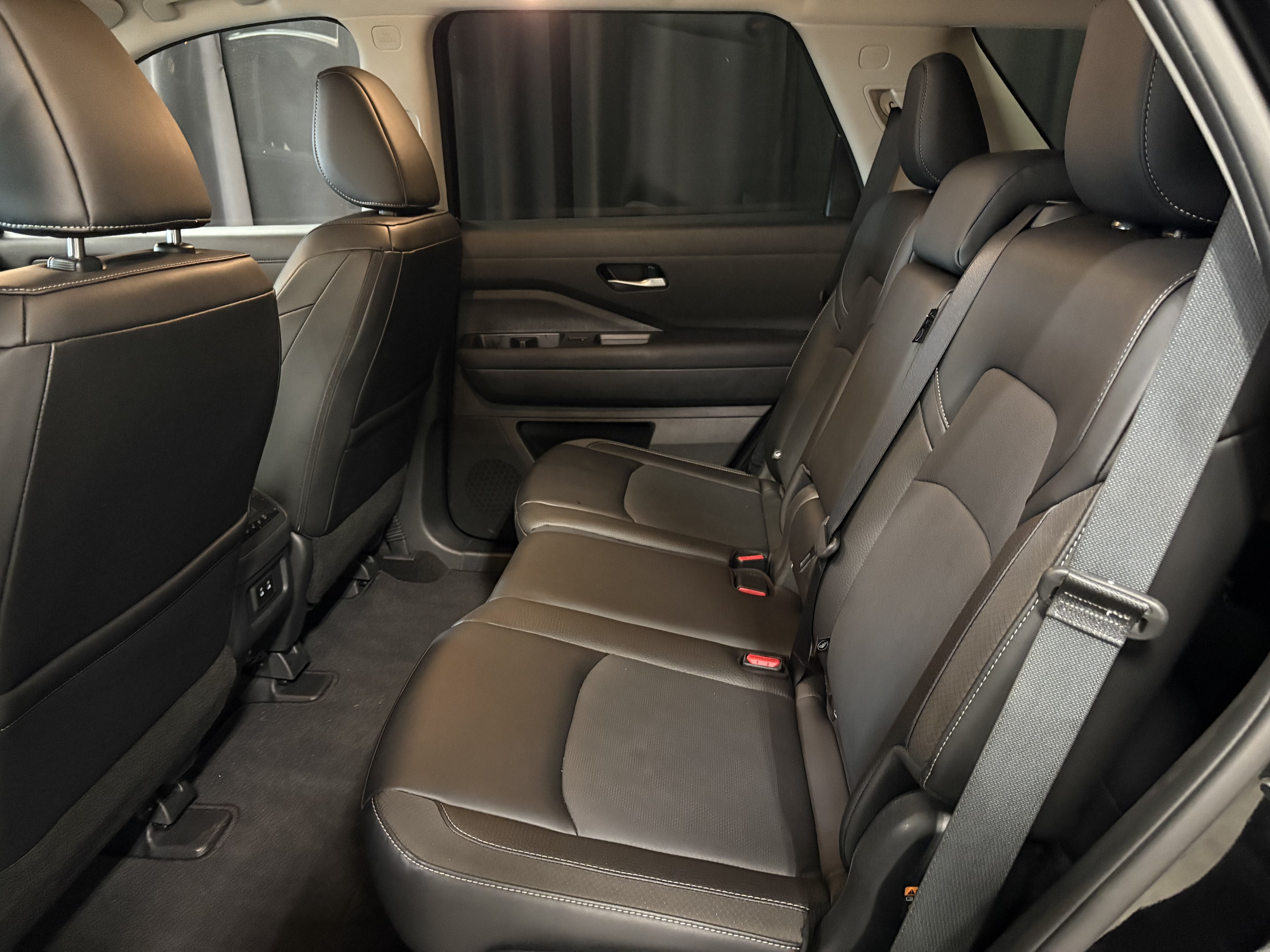 2026 Nissan Pathfinder SL FWD