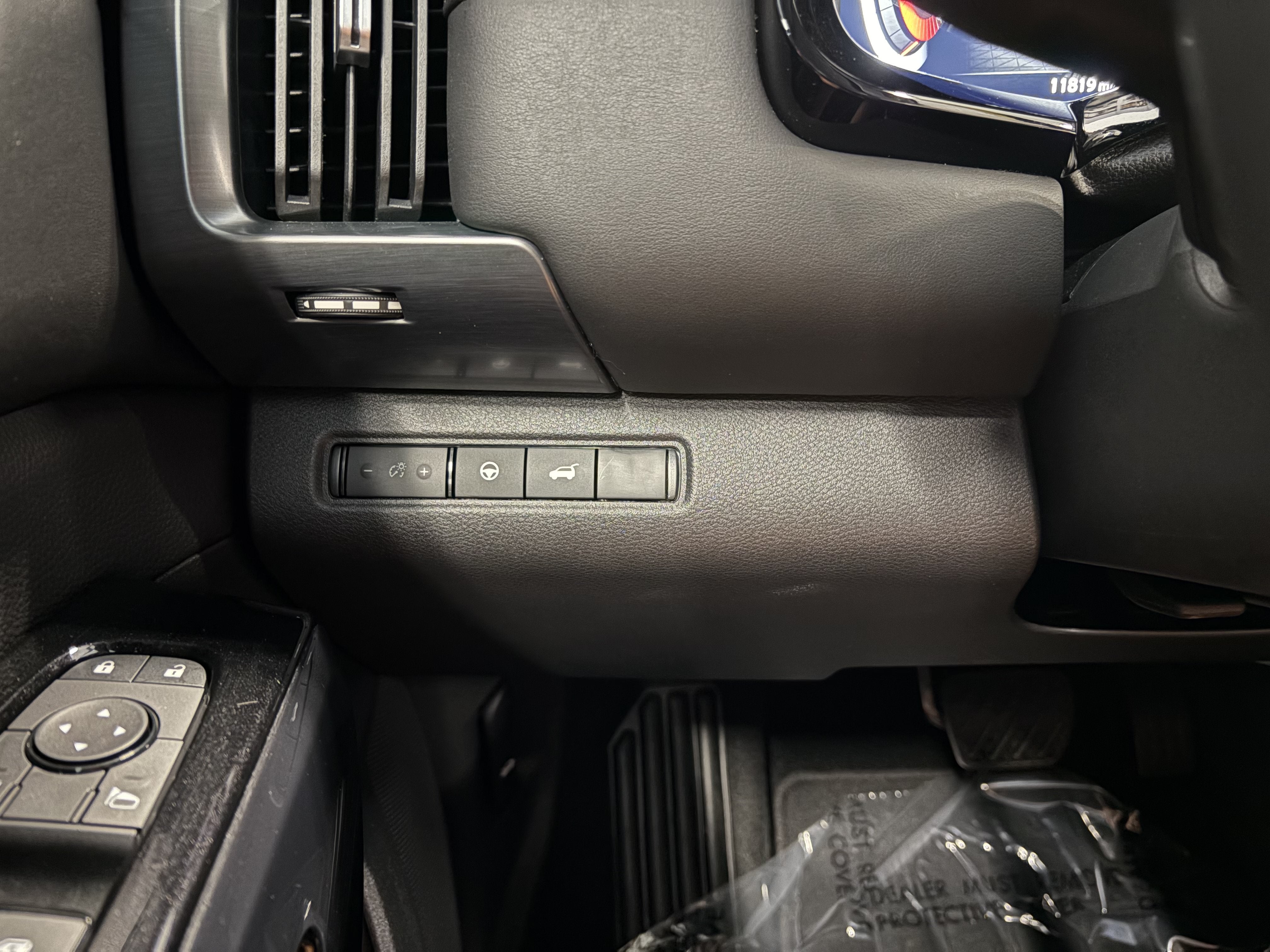 2026 Nissan Pathfinder SL FWD
