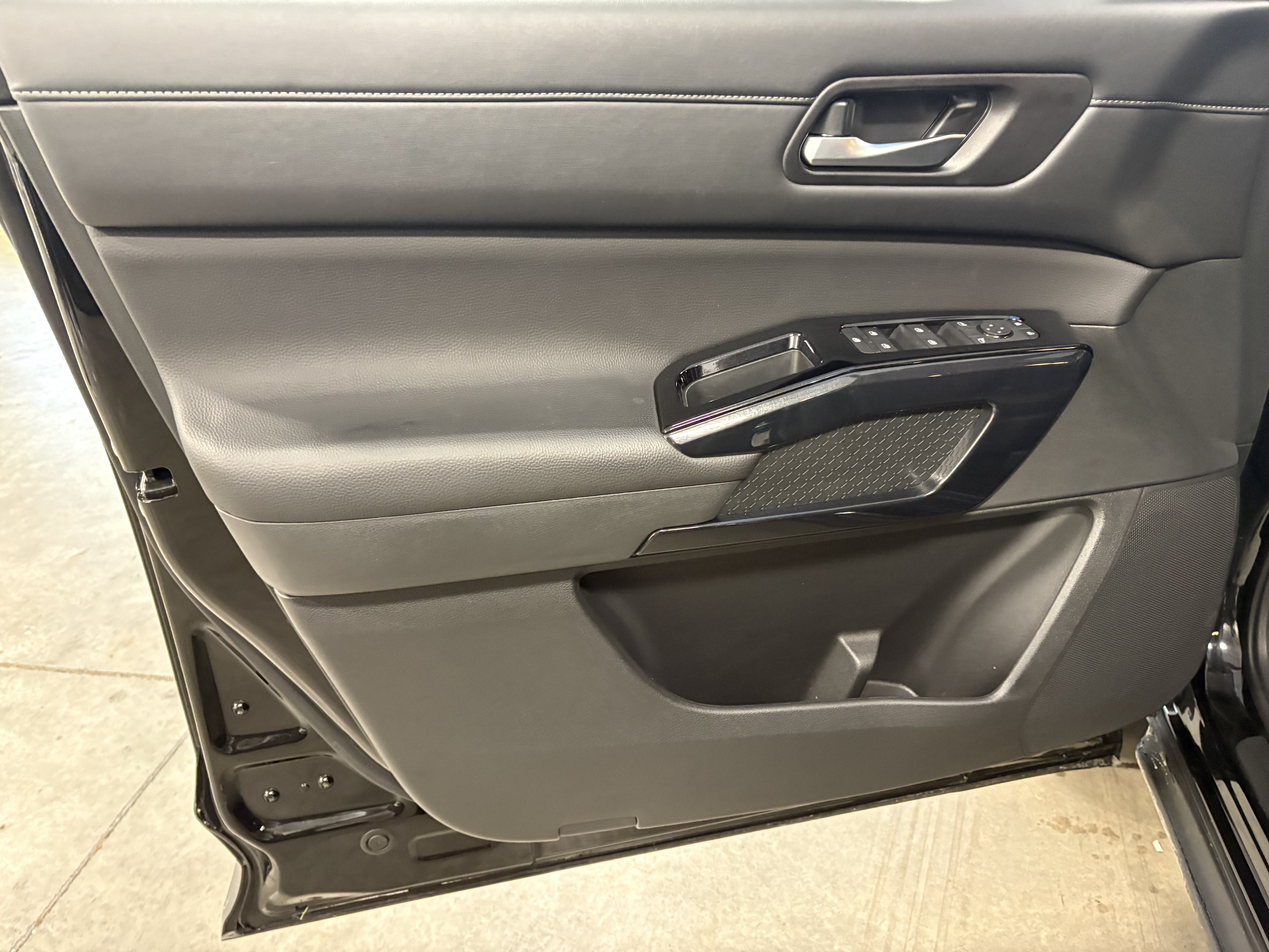 2026 Nissan Pathfinder SL FWD