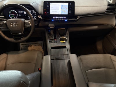 2022 Toyota Sienna Limited FWD