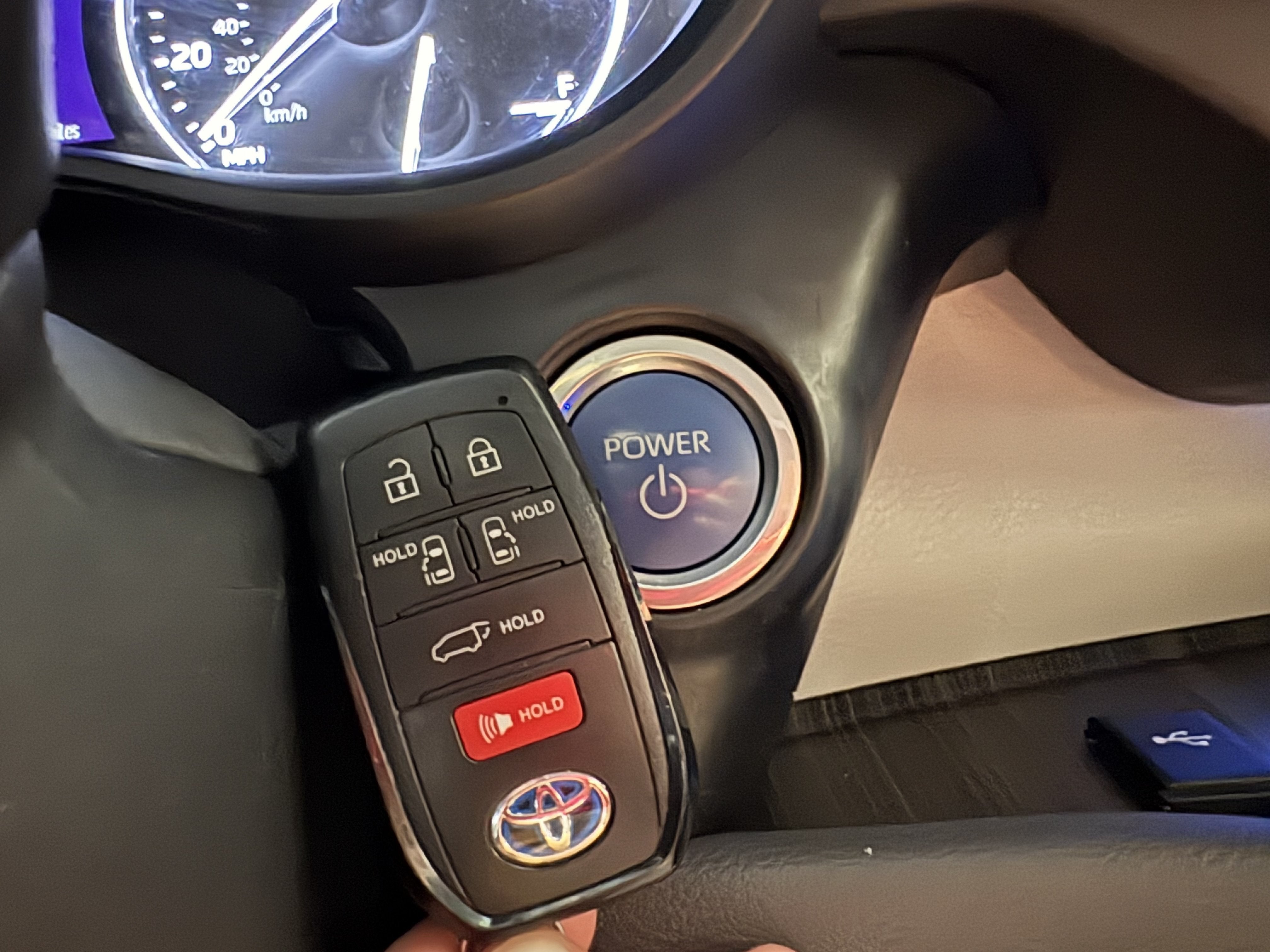 2022 Toyota Sienna Limited FWD