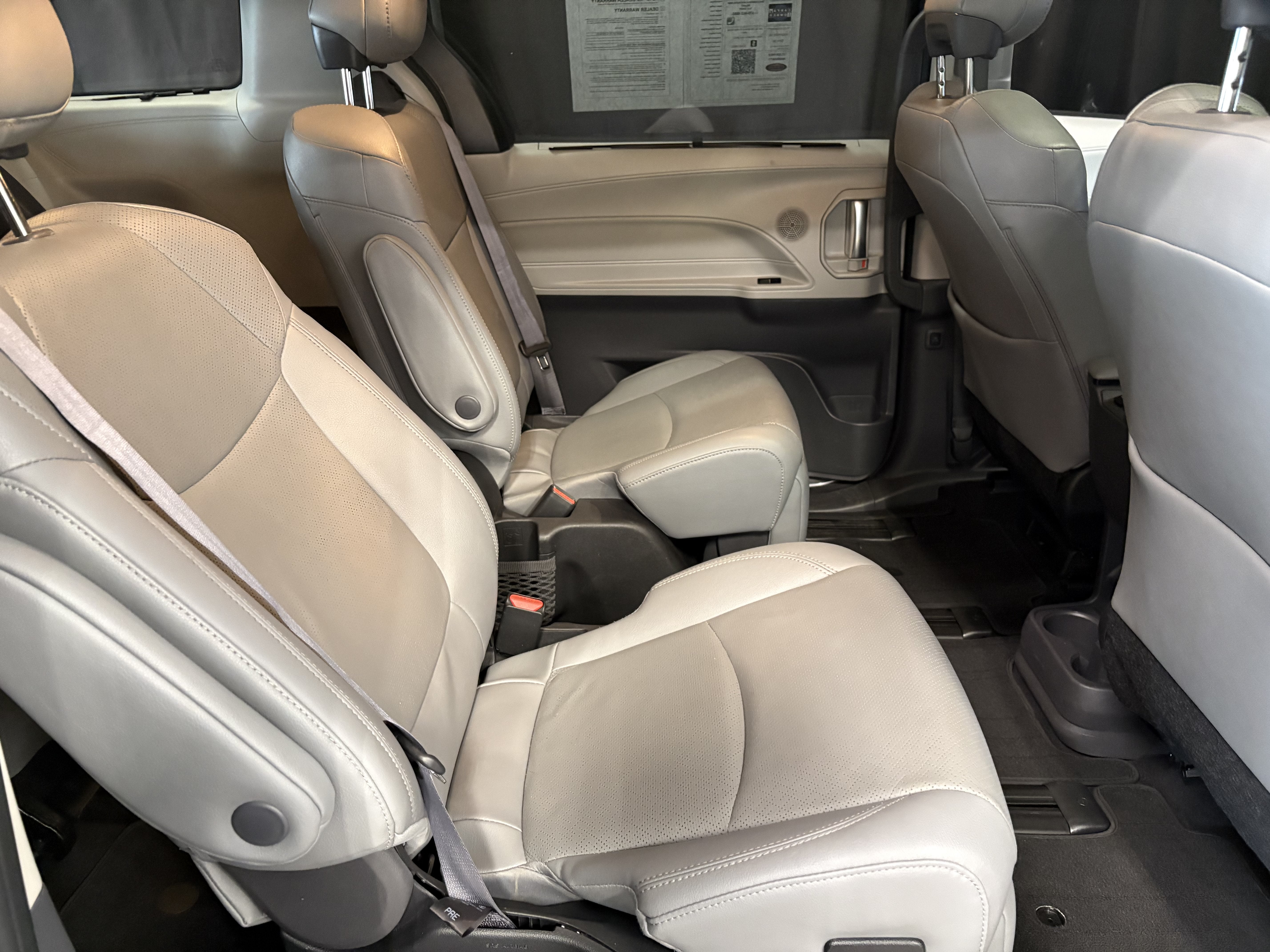 2022 Toyota Sienna Limited FWD