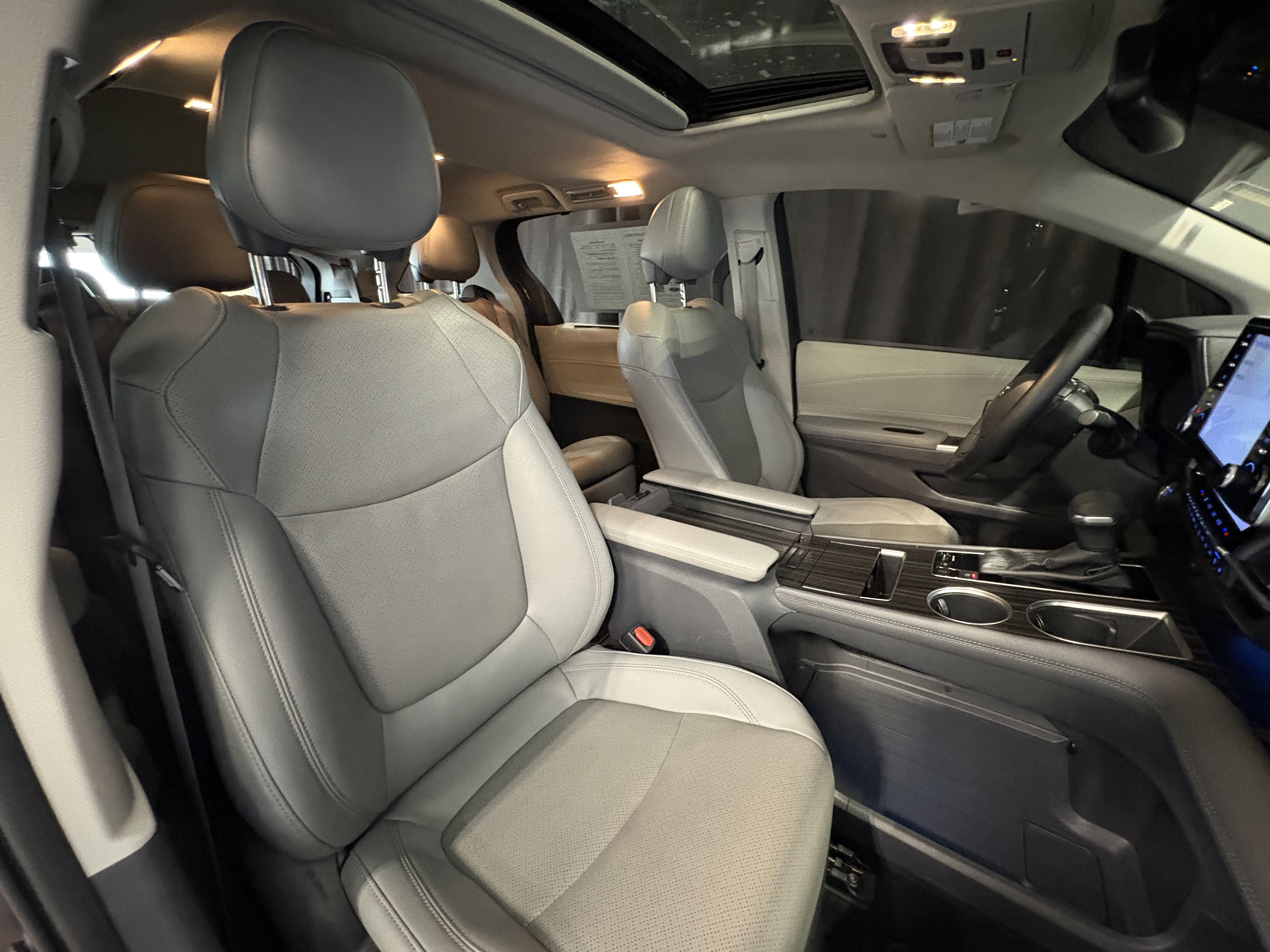 2022 Toyota Sienna Limited FWD