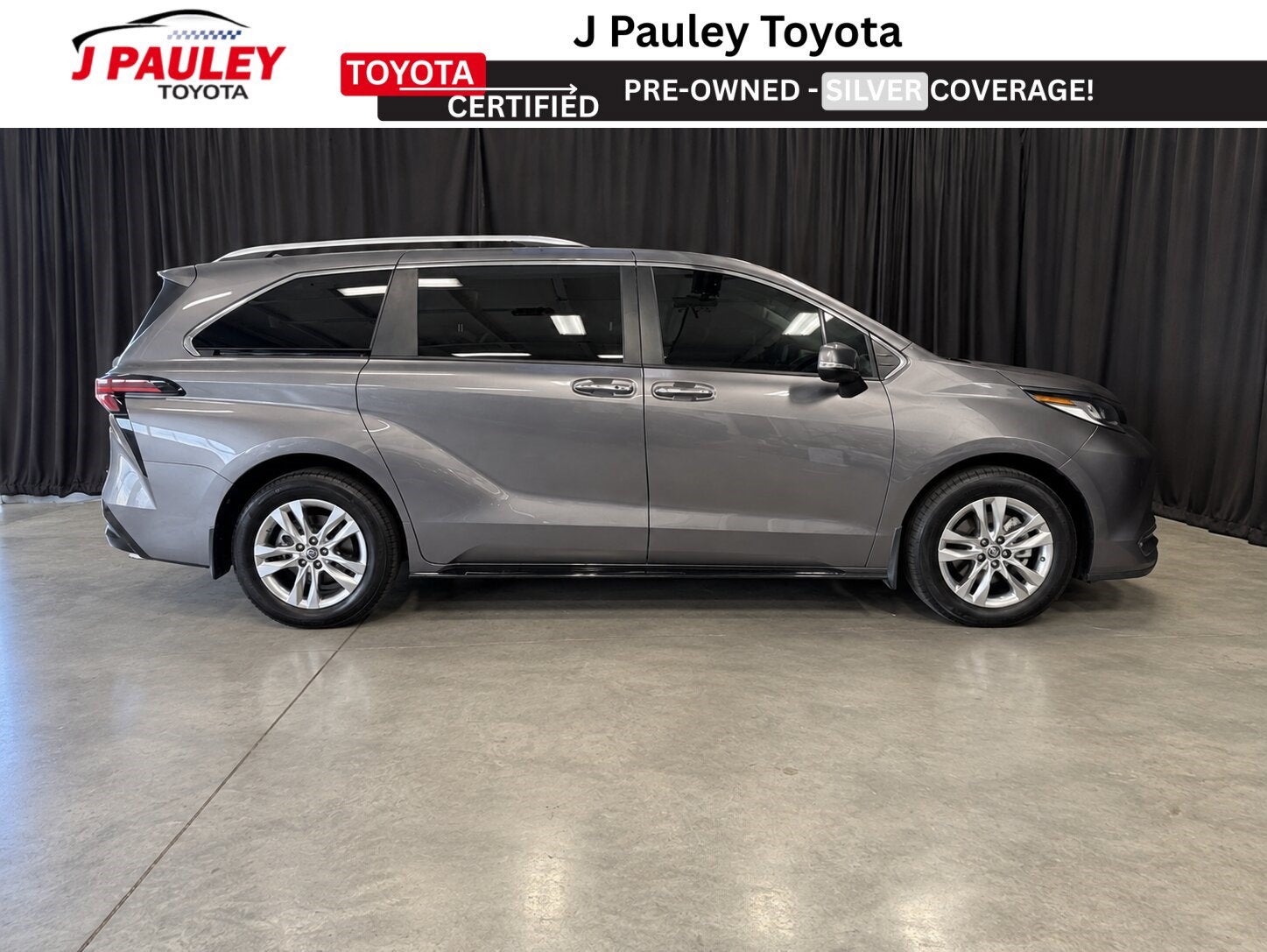 2022 Toyota Sienna Limited FWD