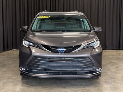2022 Toyota Sienna Limited FWD