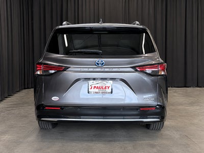 2022 Toyota Sienna Limited FWD