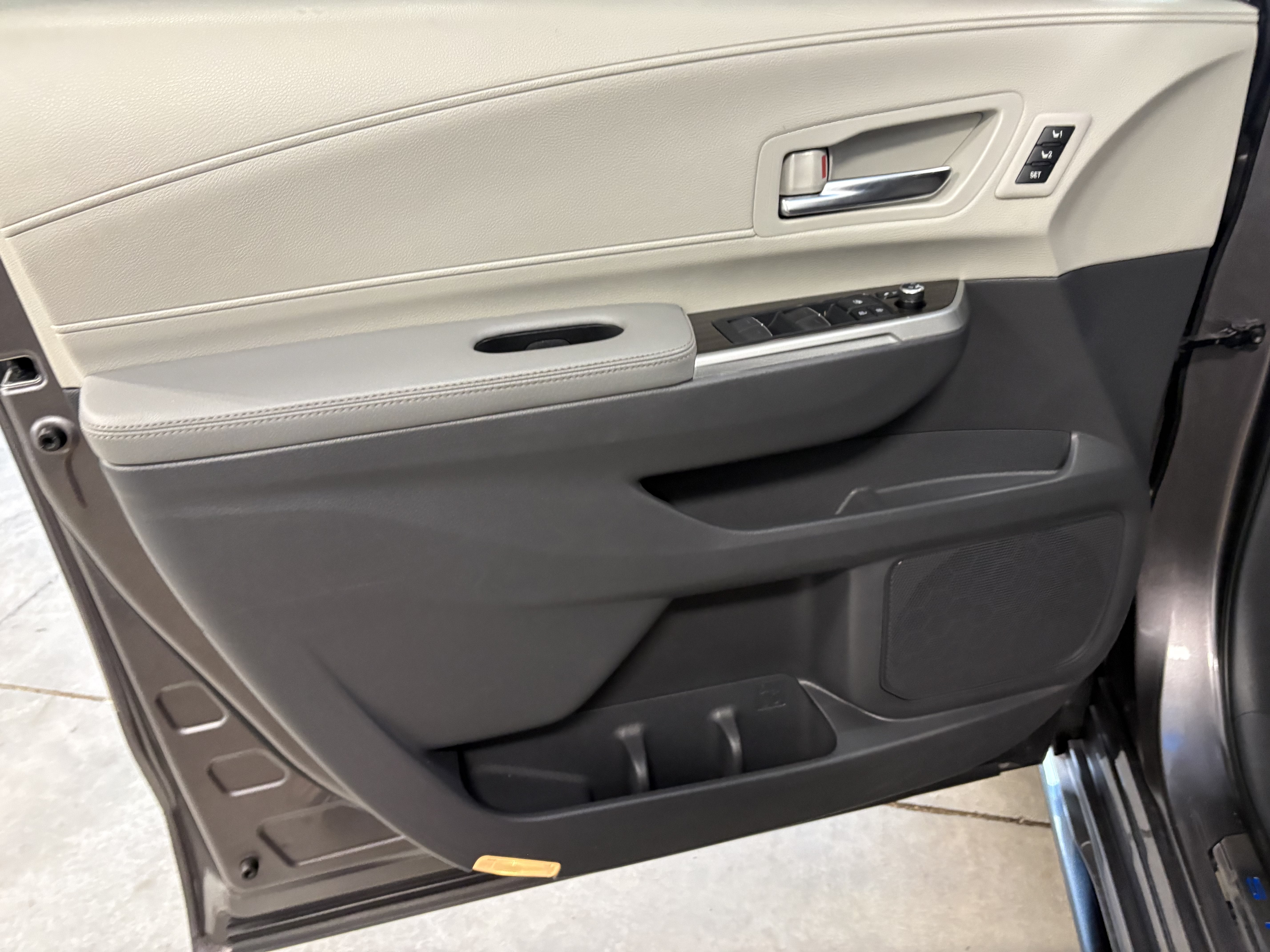2022 Toyota Sienna Limited FWD