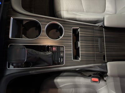 2022 Toyota Sienna Limited FWD