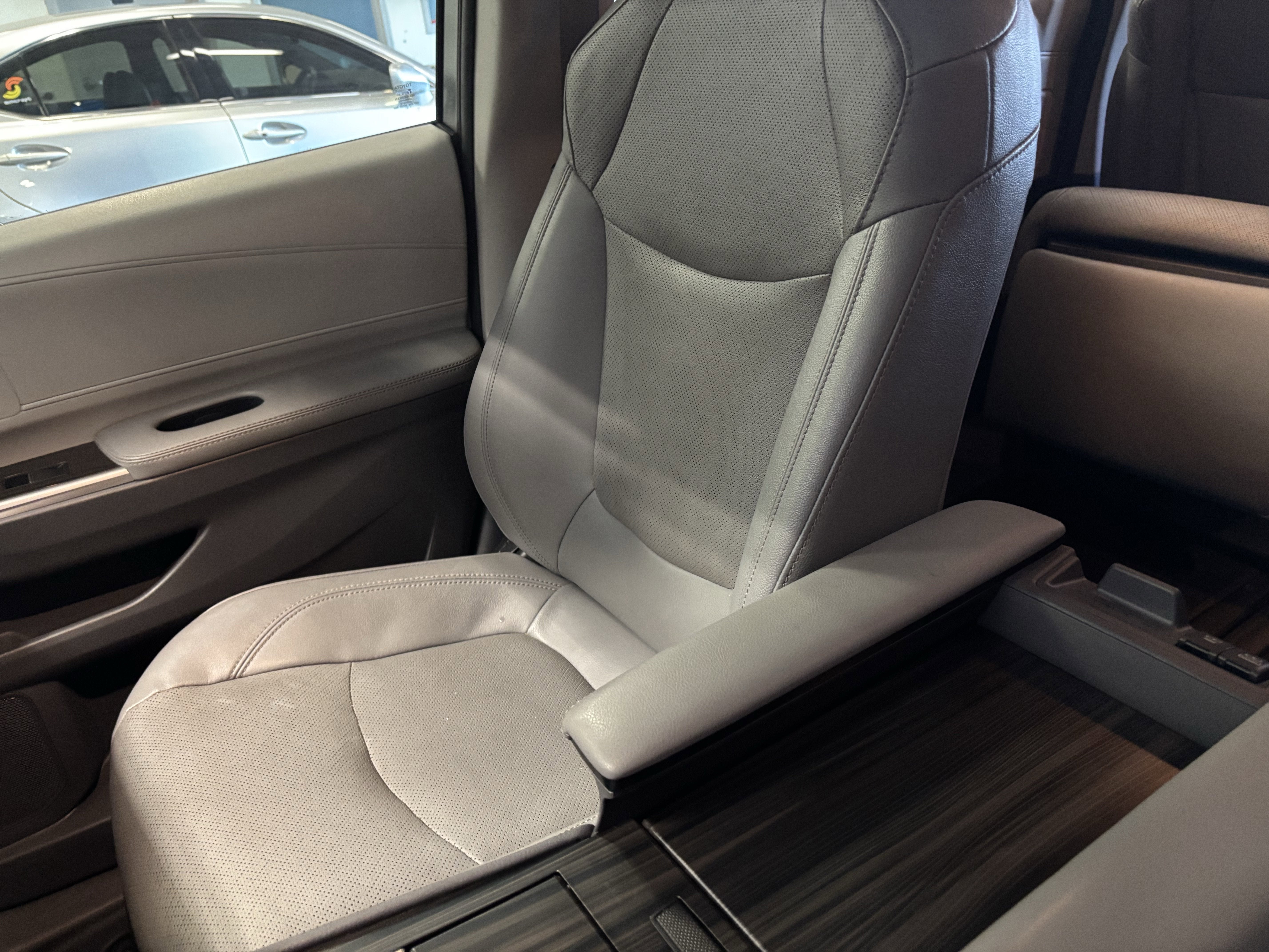 2022 Toyota Sienna Limited FWD