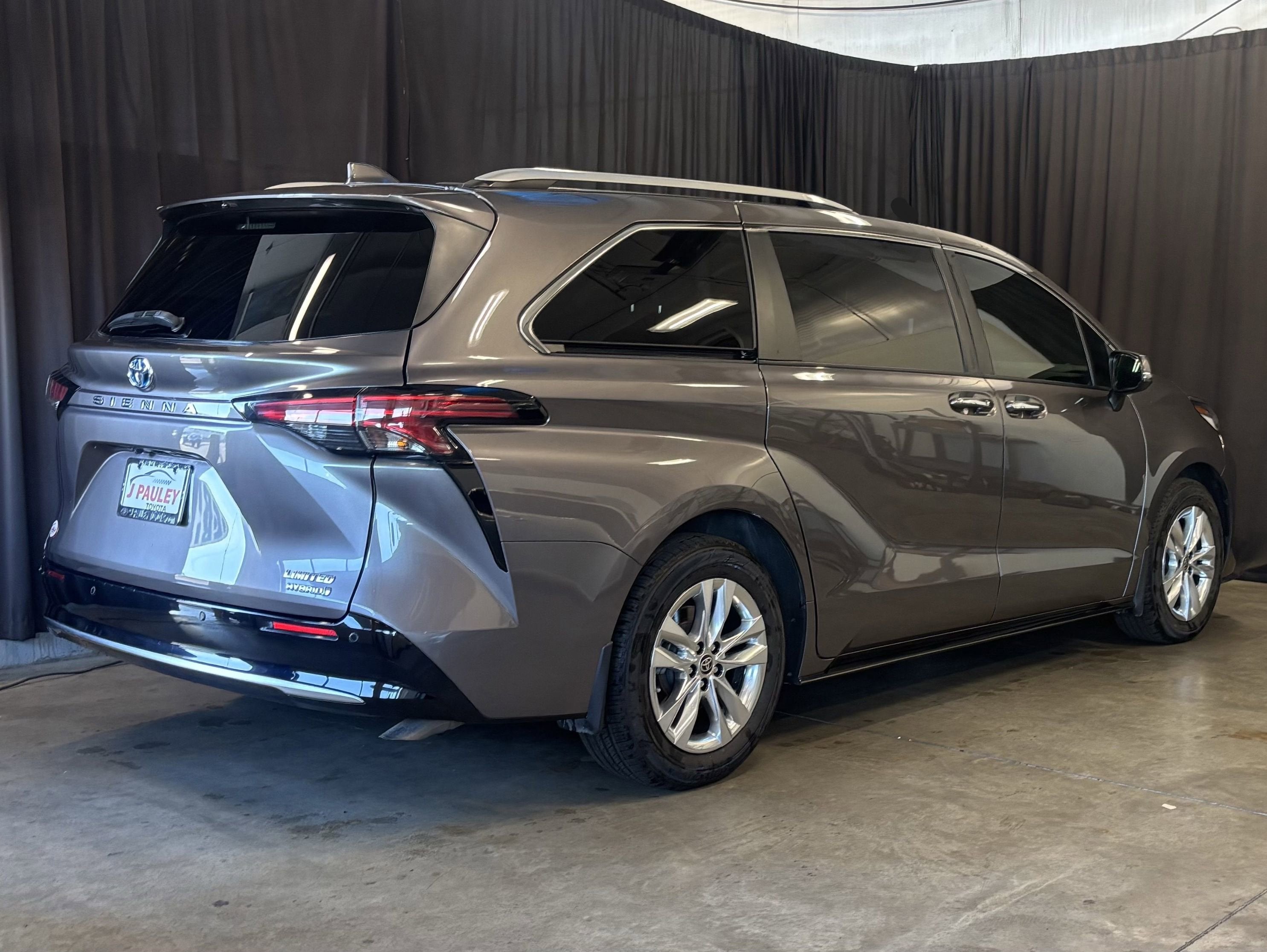 2022 Toyota Sienna Limited FWD