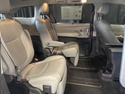 2022 Toyota Sienna Limited FWD