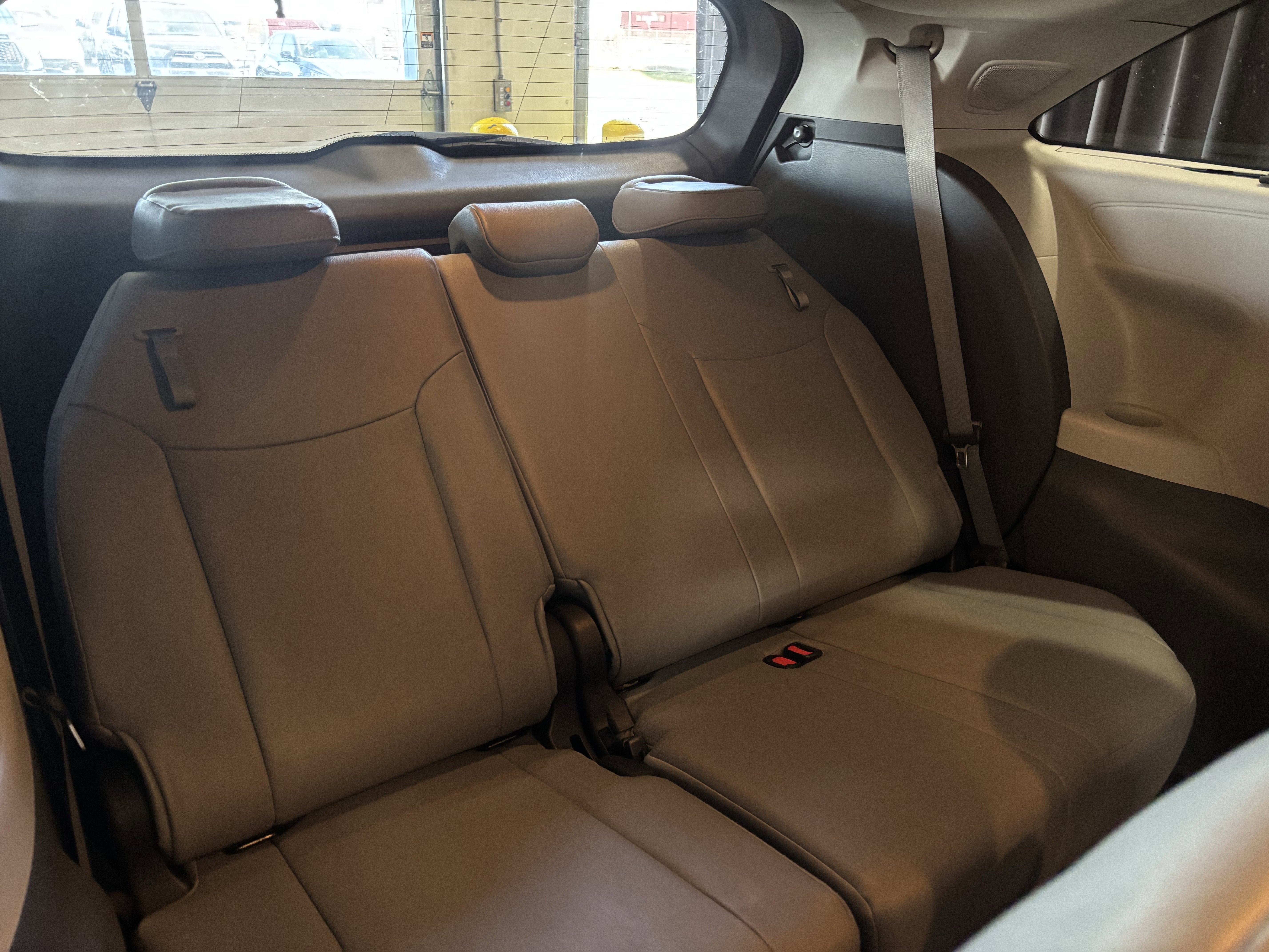 2022 Toyota Sienna Limited FWD