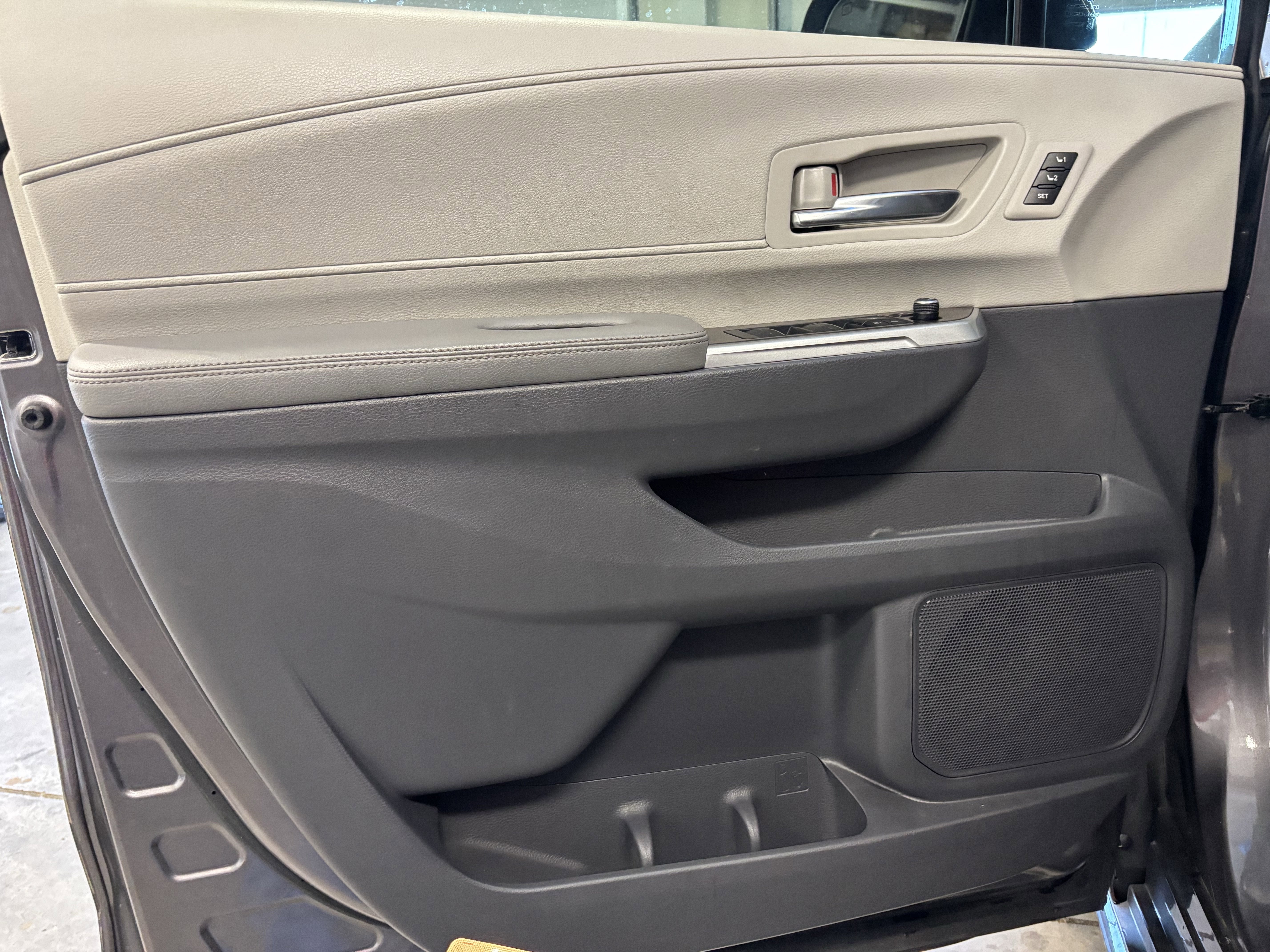 2022 Toyota Sienna Limited FWD