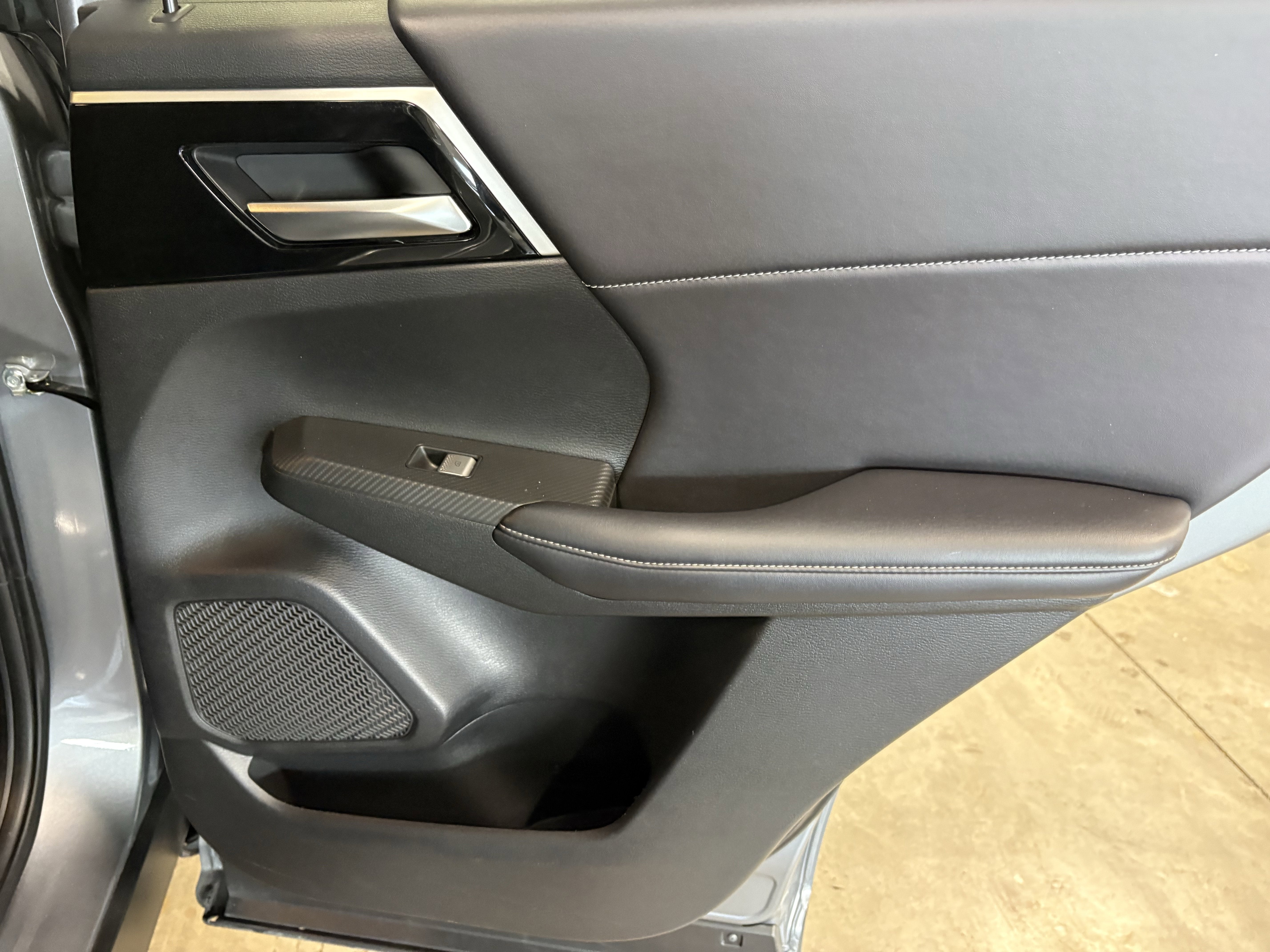 2024 Mitsubishi Outlander SE FWD