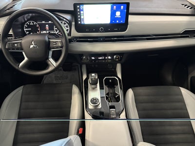 2025 Mitsubishi Outlander SE FWD