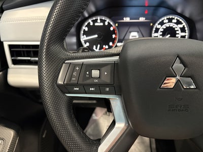 2025 Mitsubishi Outlander SE FWD